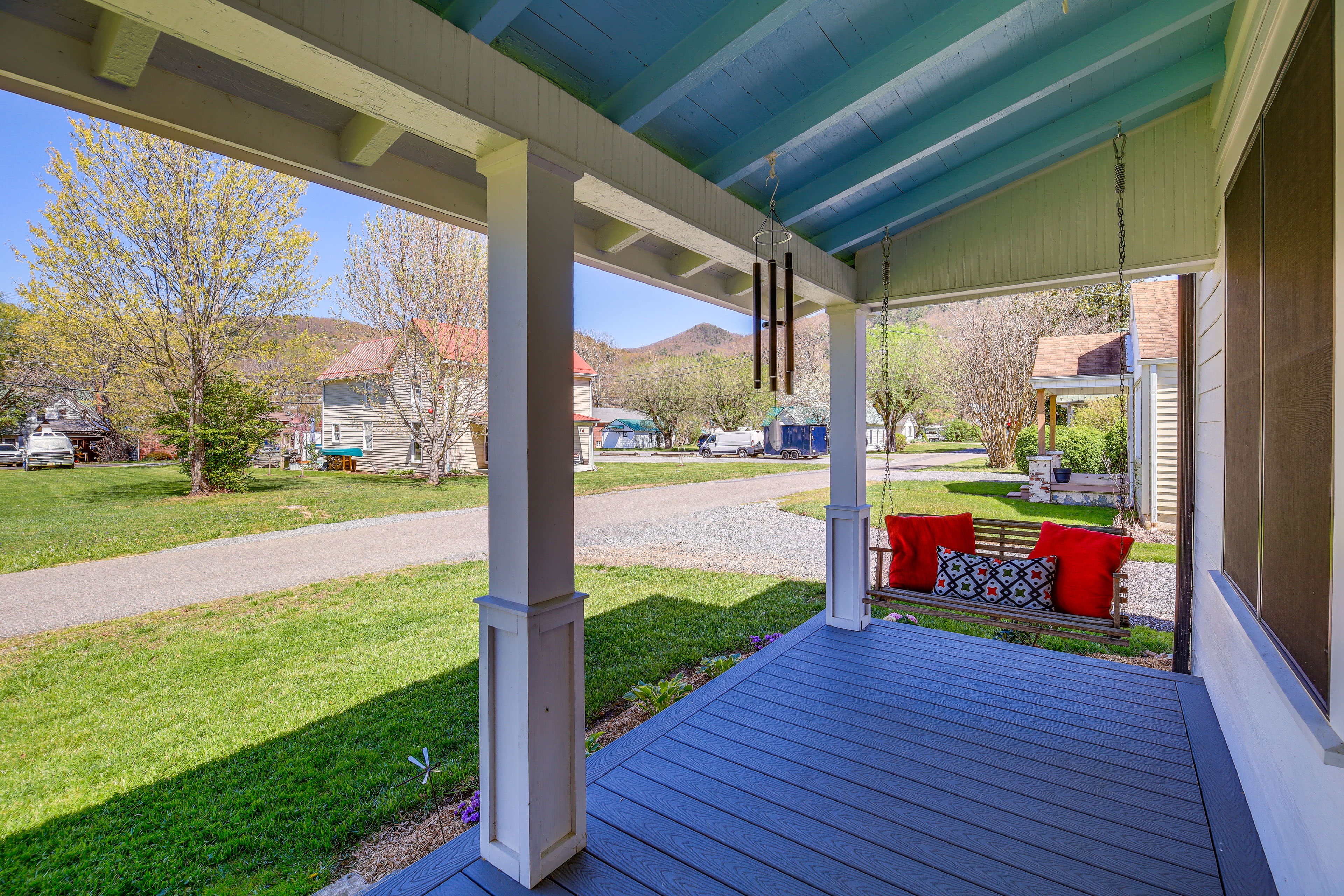 Front Porch | Swing | Seating