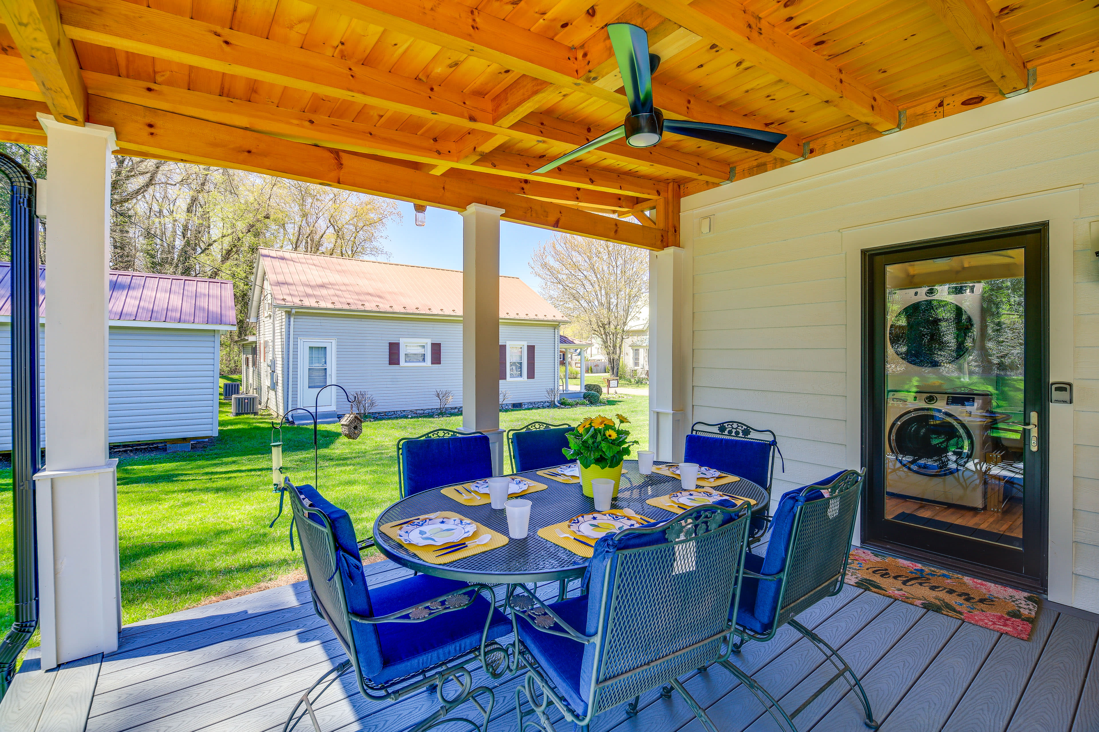 Covered Porch | Dining Area | Seating Area