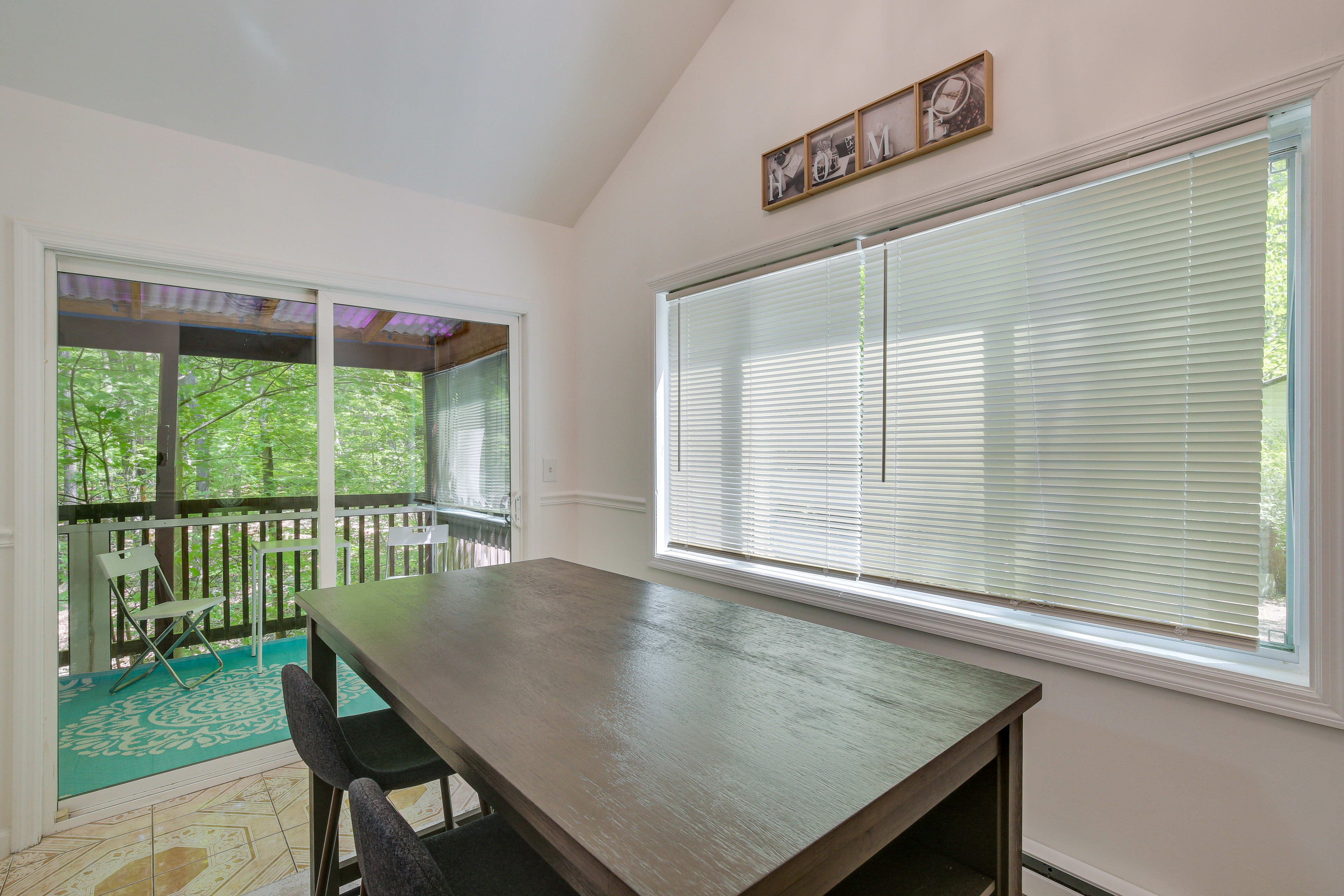 Dining Area | Dishware & Flatware Provided