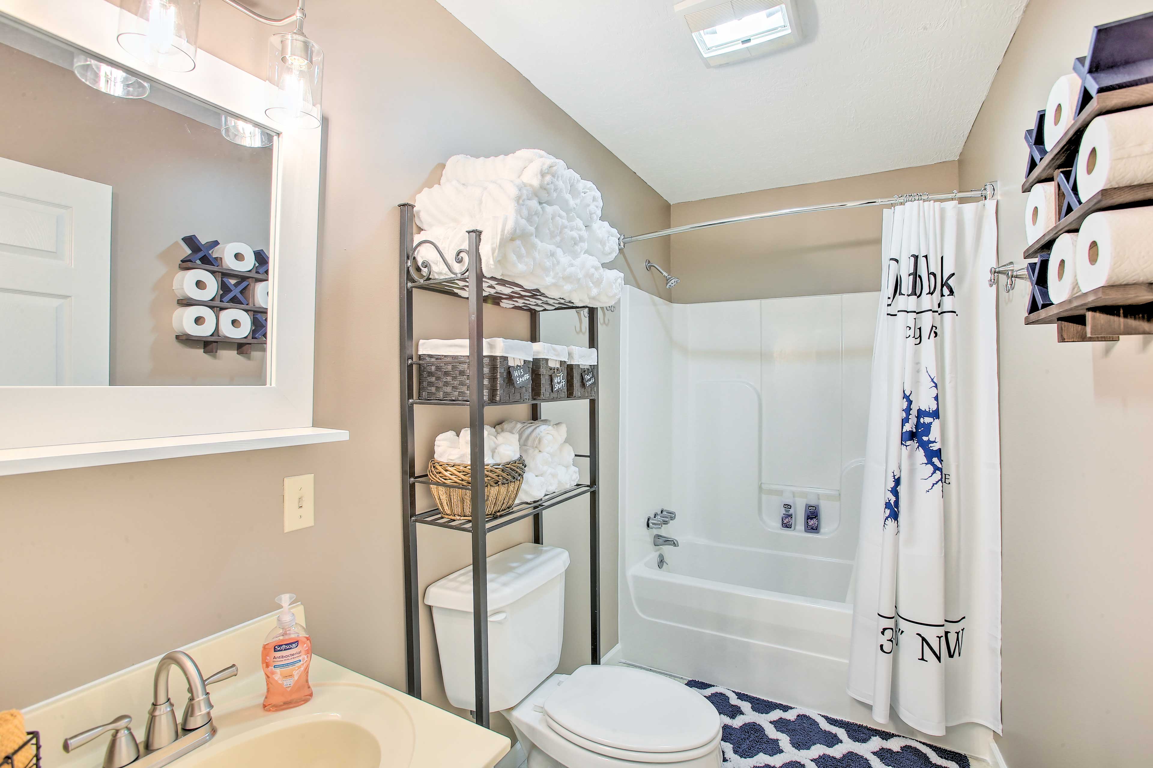 Full Bathroom | Main Level | Towels Provided