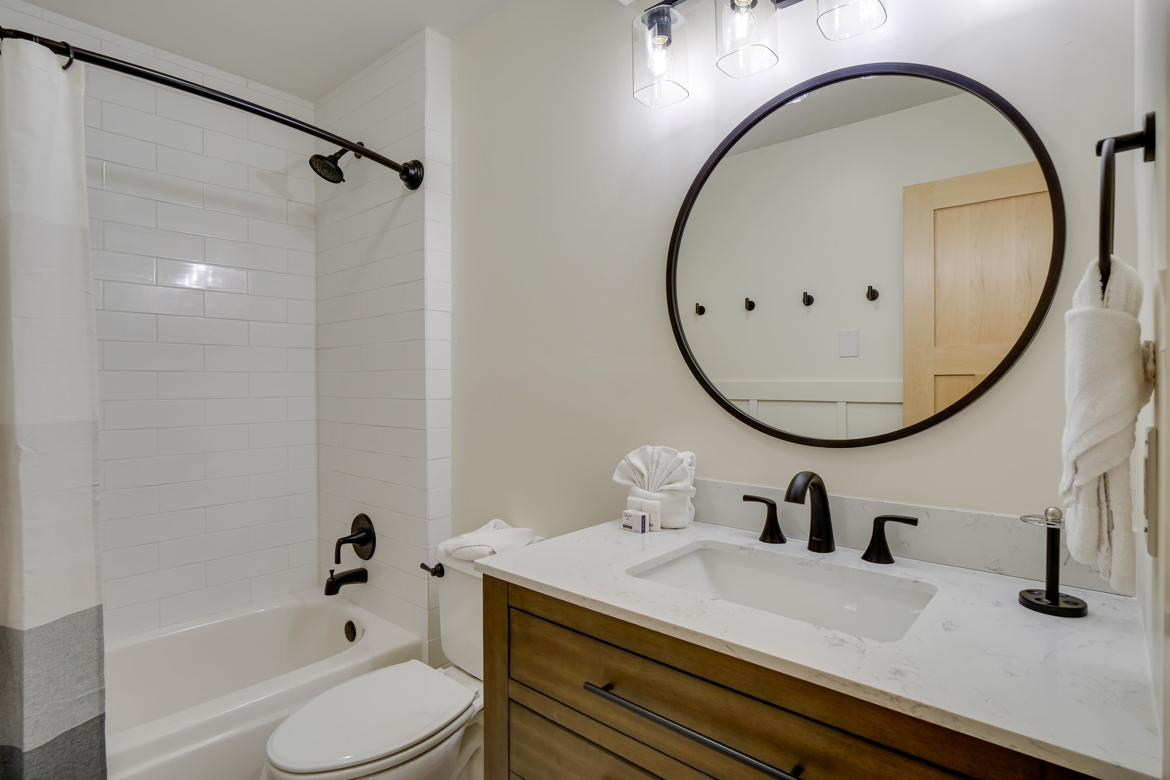 Full Bathroom | Complimentary Toiletries | Shower/Tub Combo