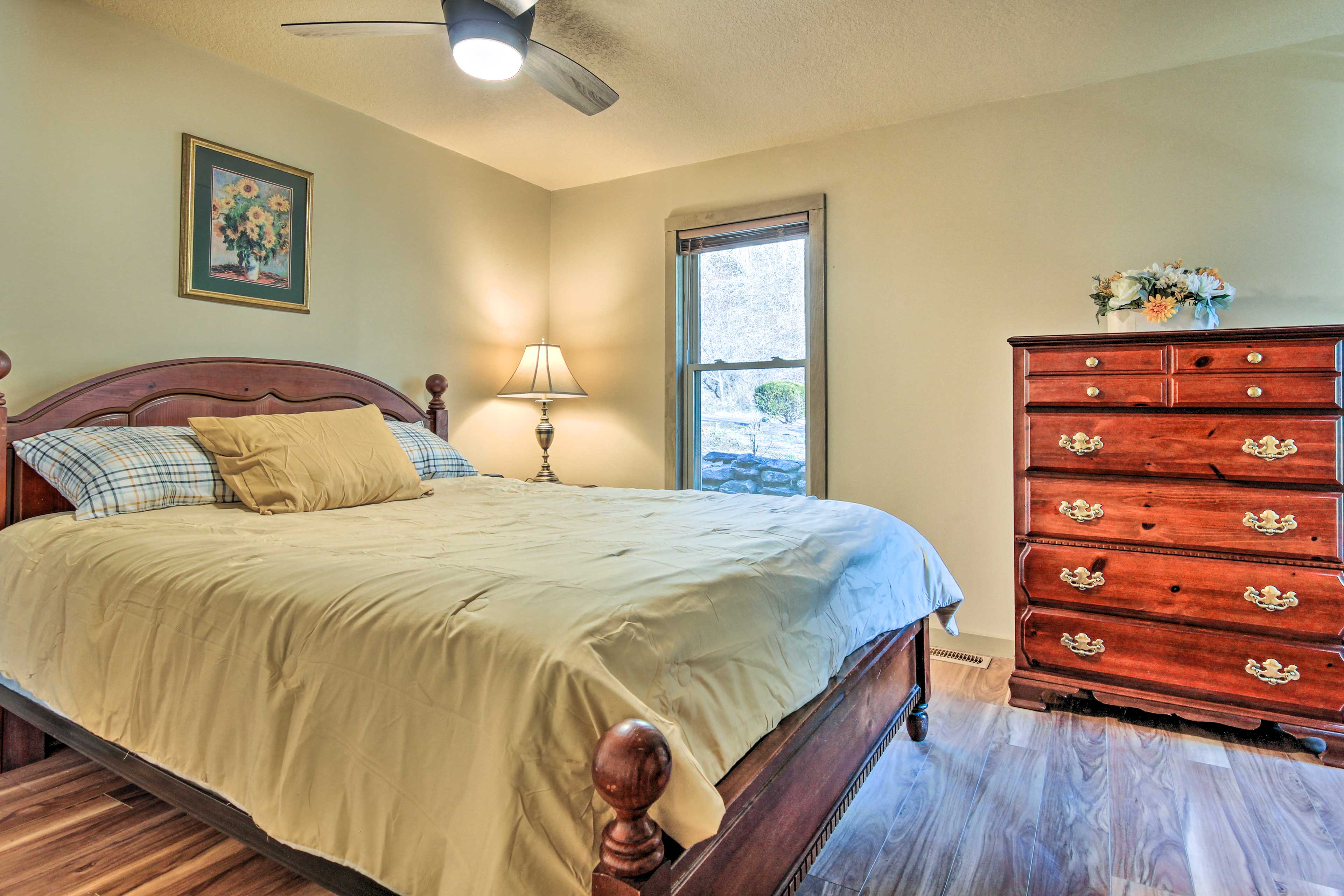 Bedroom 1 | Queen Bed | Linens Provided