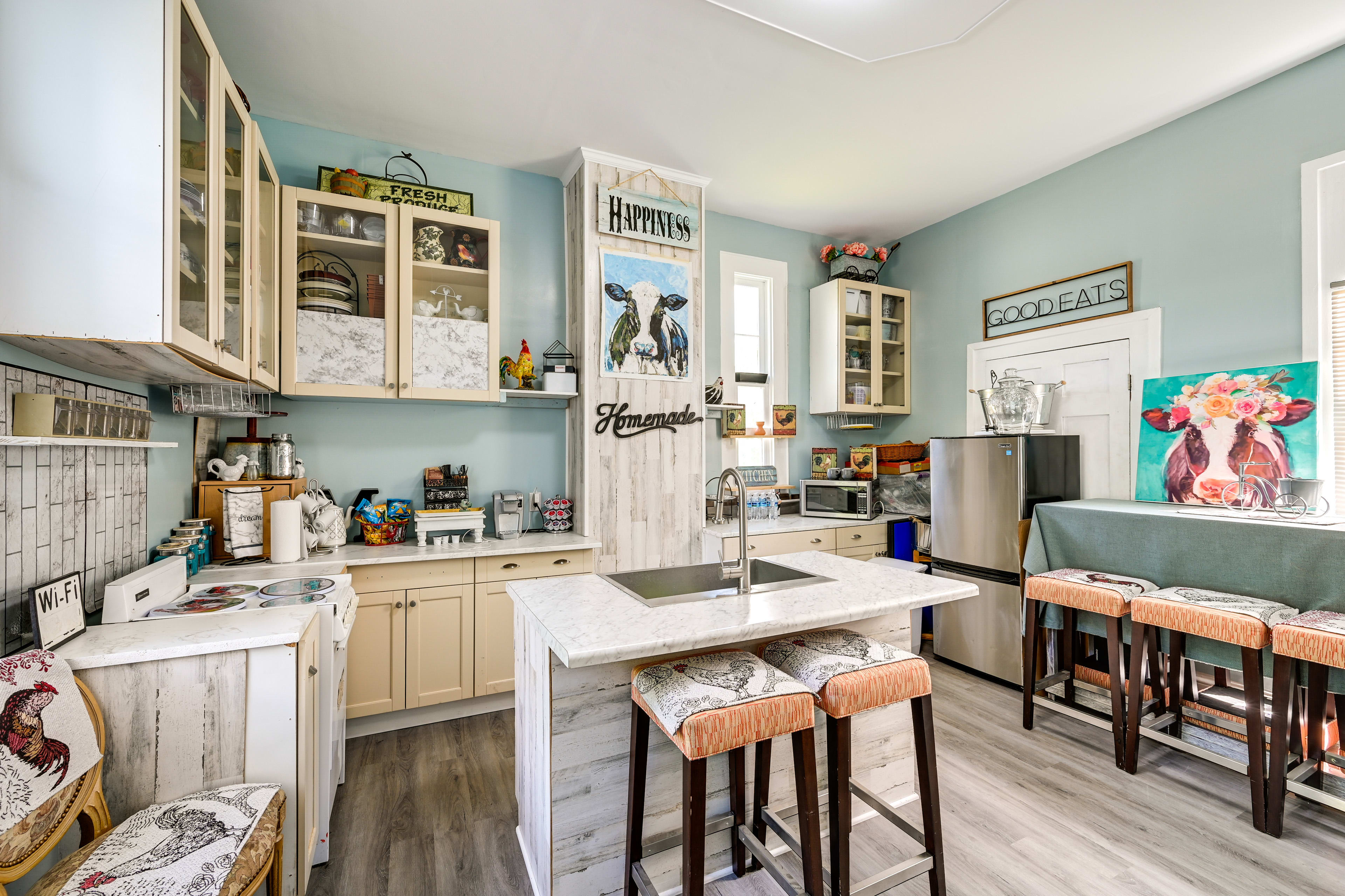 Kitchen | Keurig Coffee Maker | Breakfast Bar