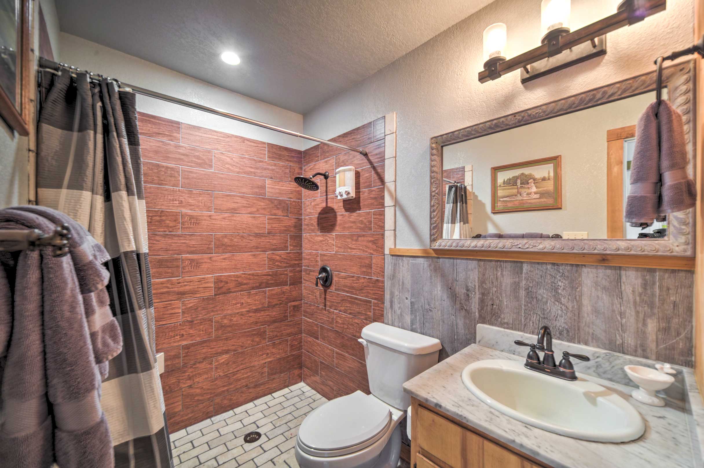 Full Bathroom | Complimentary Toiletries | Hair Dryer | Towels Provided