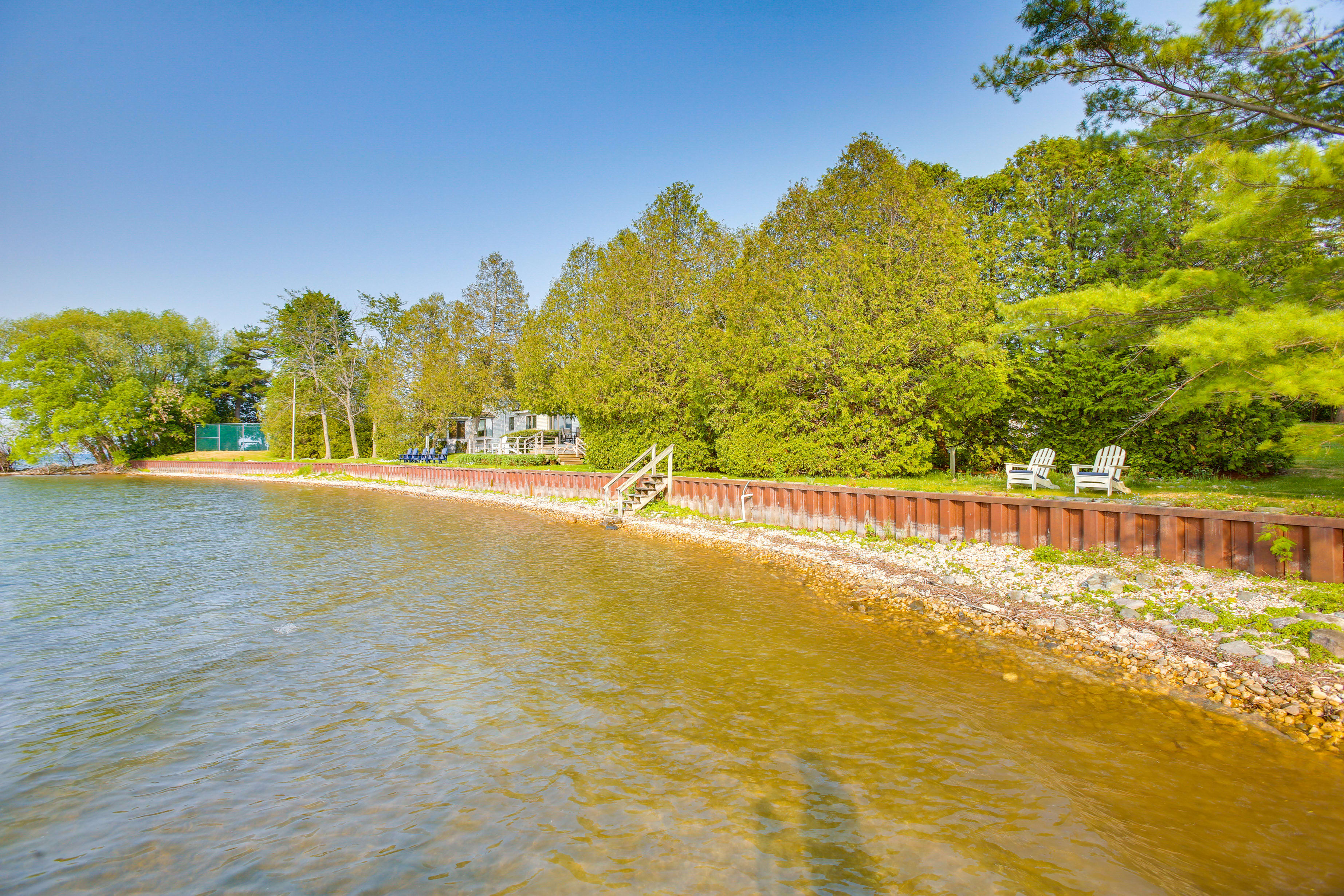 Suttons Bay | 500' Waterfront Access