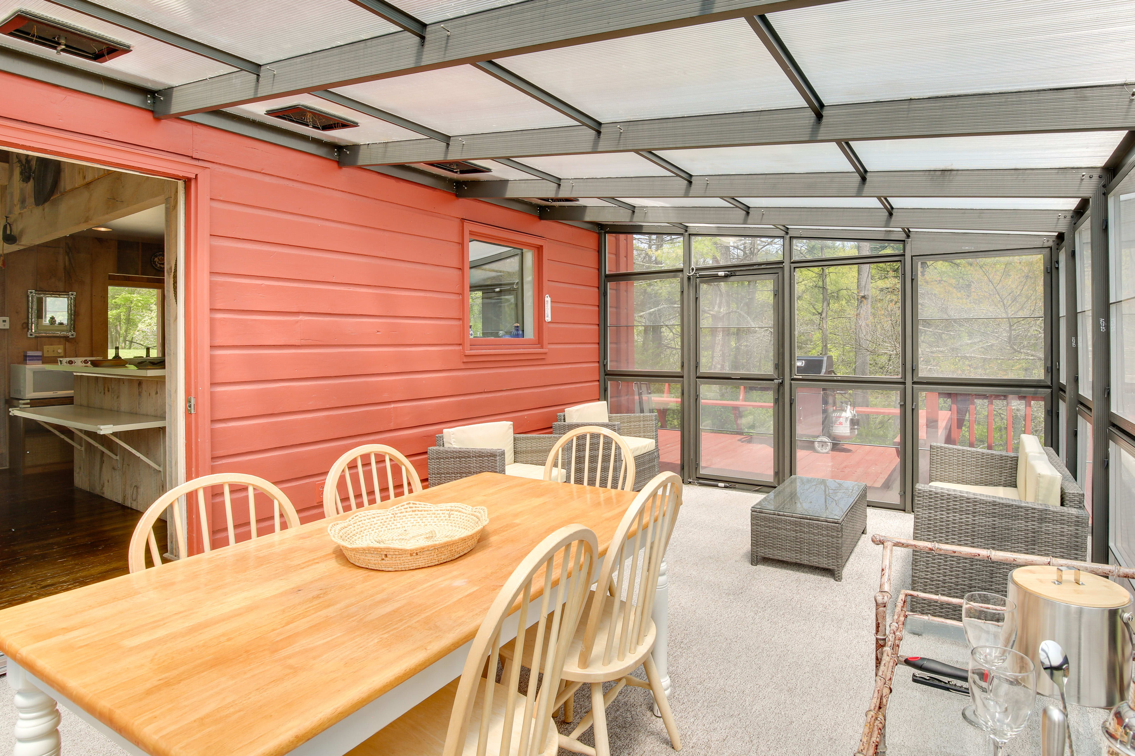 Sunroom | Seating | Dining Area | Dishware & Flatware Provided