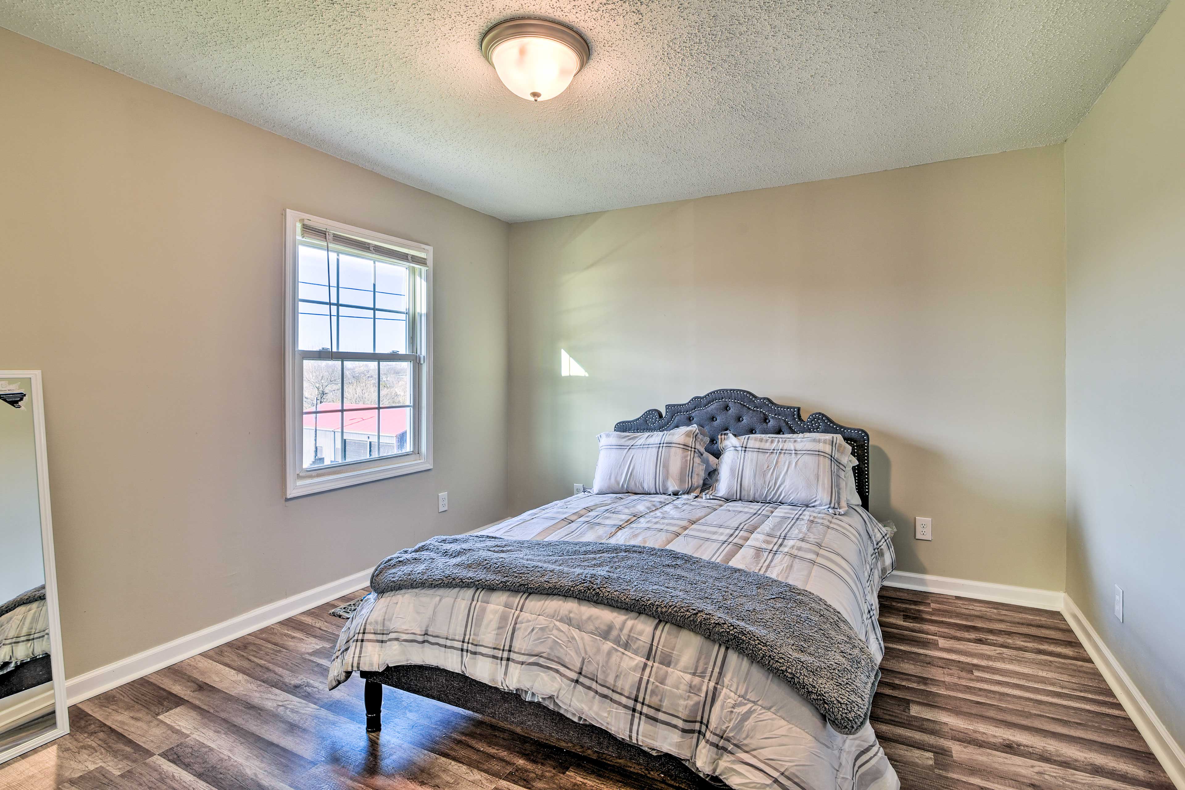 Bedroom 1 | Queen Bed | Linens Provided | En-Suite Bathroom