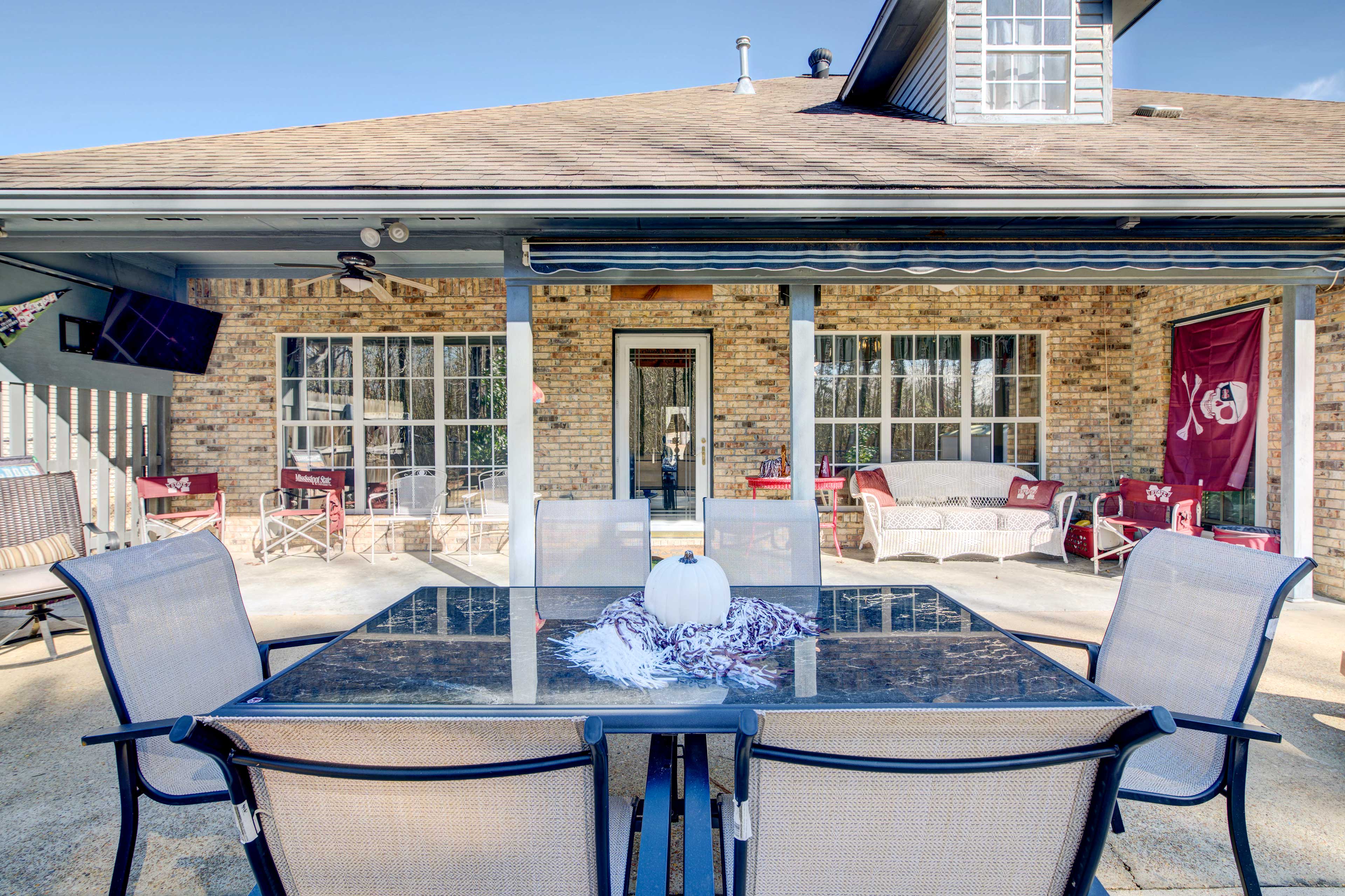 Outdoor Dining Area