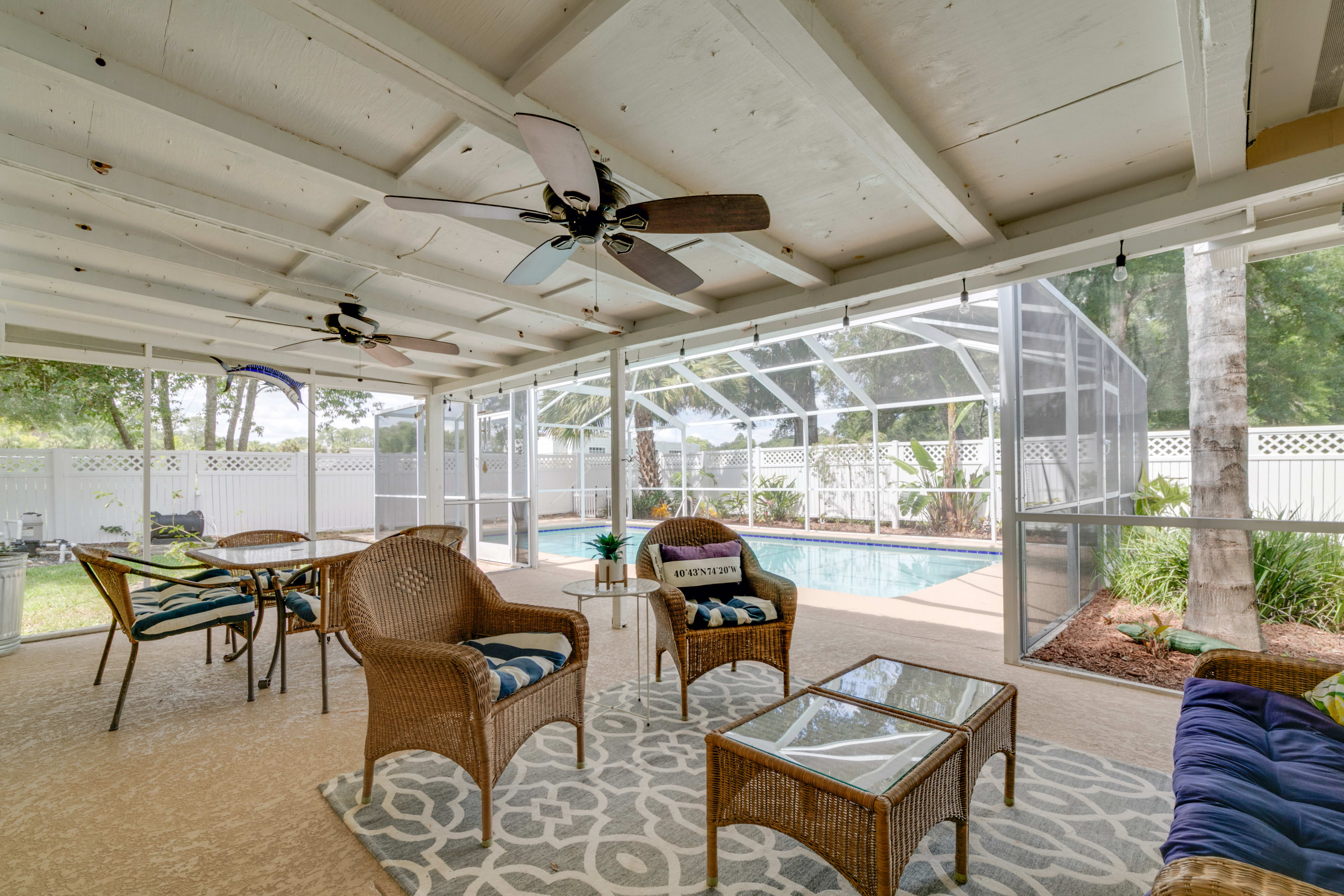 Screened Lanai | Outdoor Dining