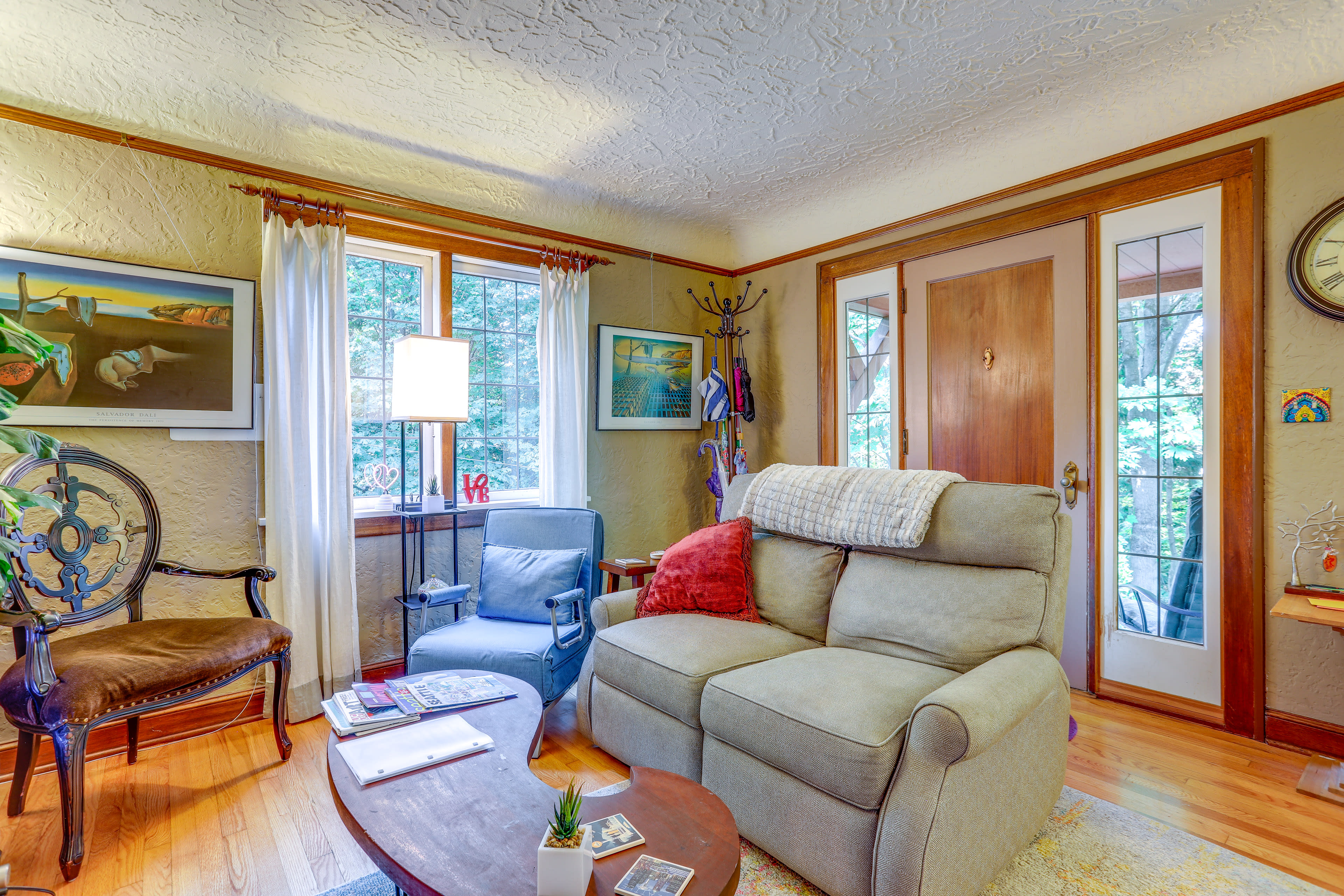 Living Room | Smart TV | Decorative Fireplace | Central A/C | Electric Heat