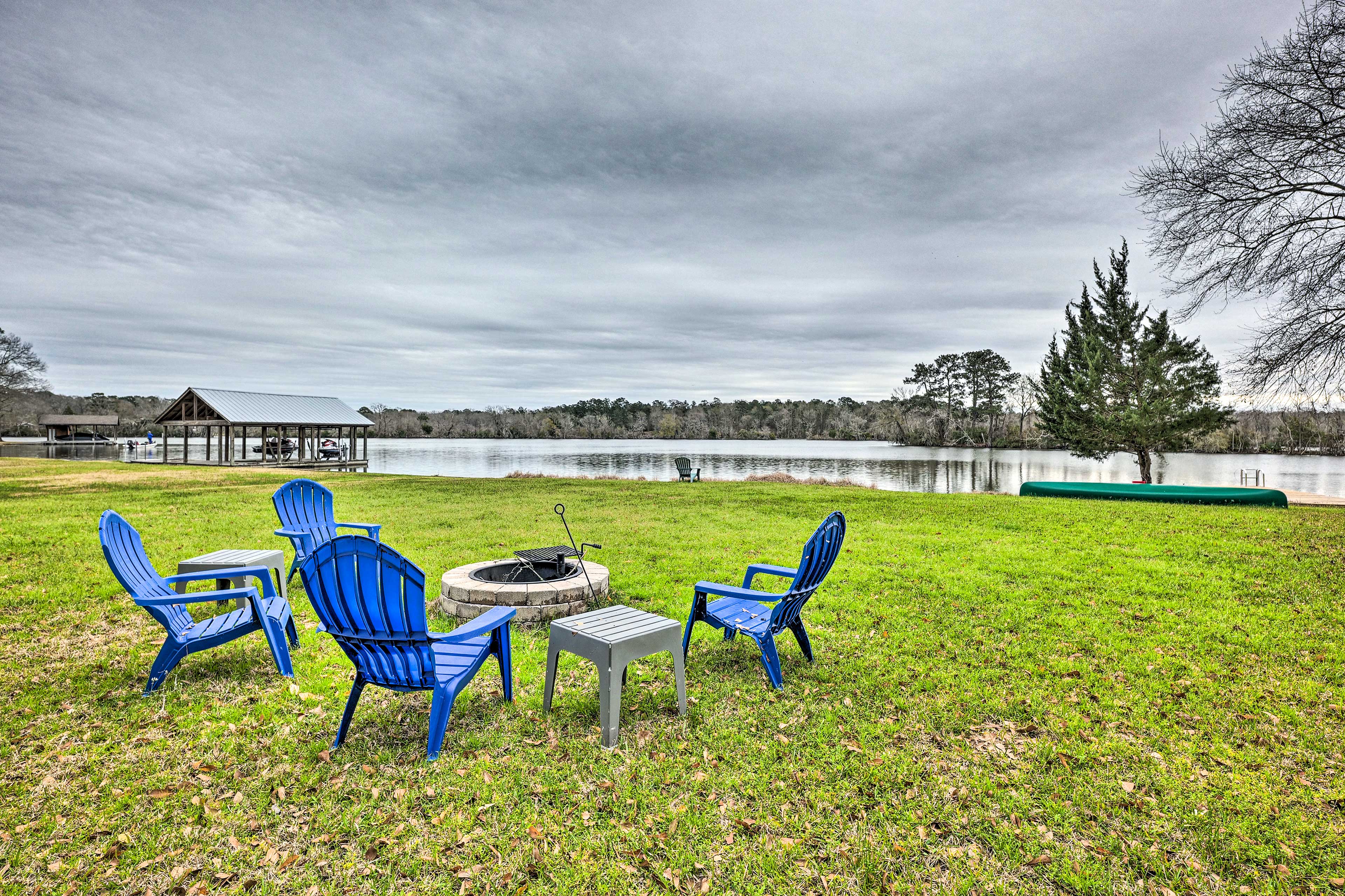 Willis Vacation Rental | 3BR | 2.5BA | 2,500 Sq Ft | 1 Small Step to Enter
