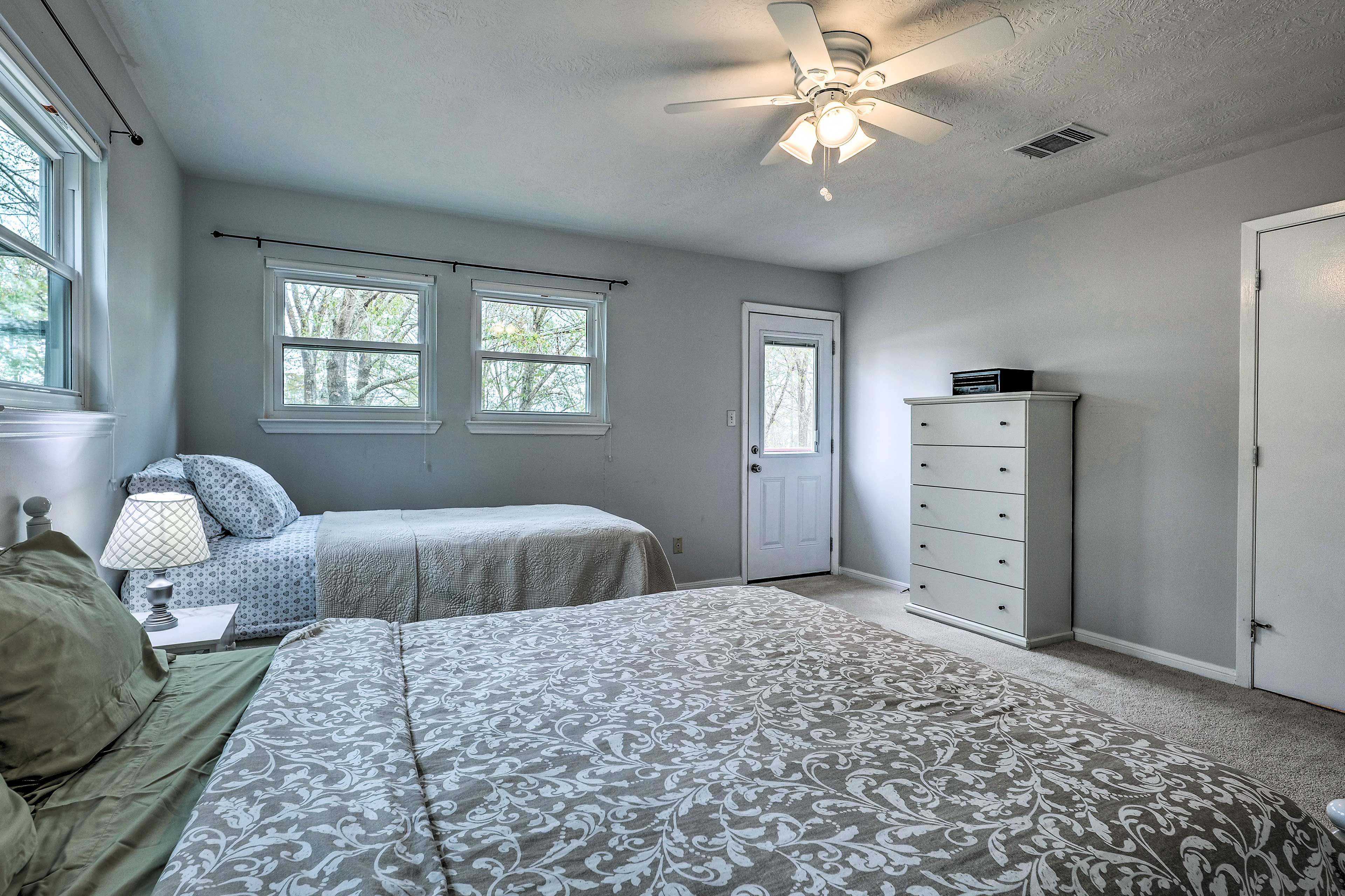 Bedroom 2 | Queen Bed | Twin Bed | 2nd Floor