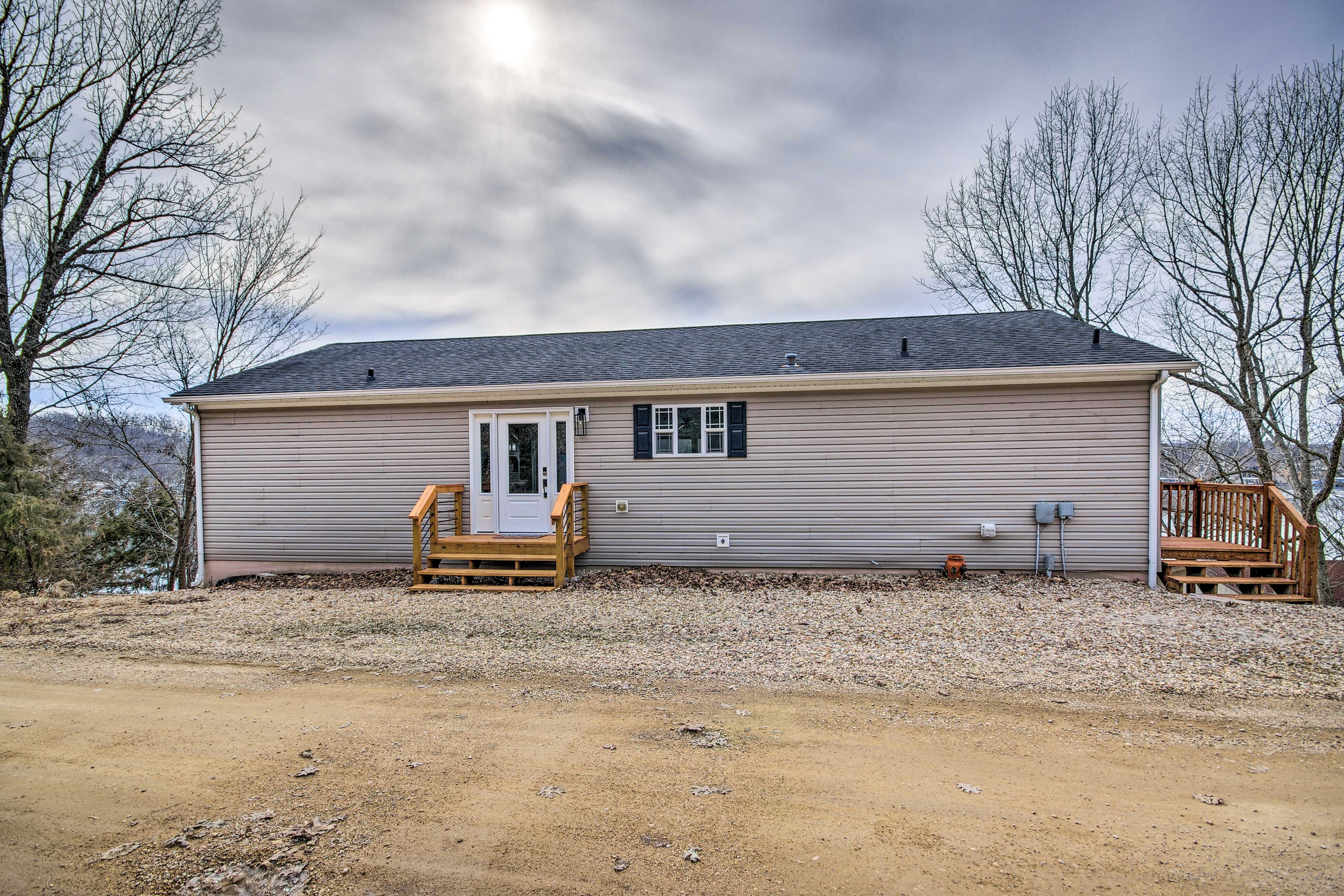 Parking | Garage (3 Vehicles) | Driveway (2 Vehicles) | RV/Trailer Parking