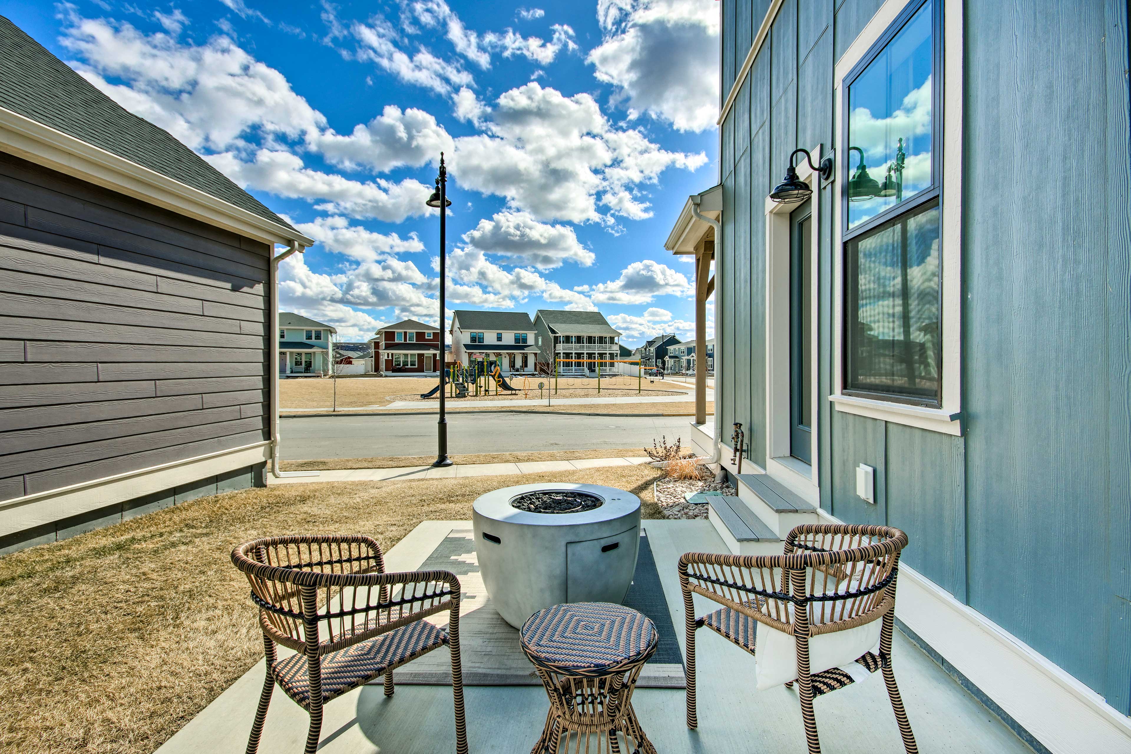 Patio | Fire Pit | Outdoor Seating | Free WiFi (5G)