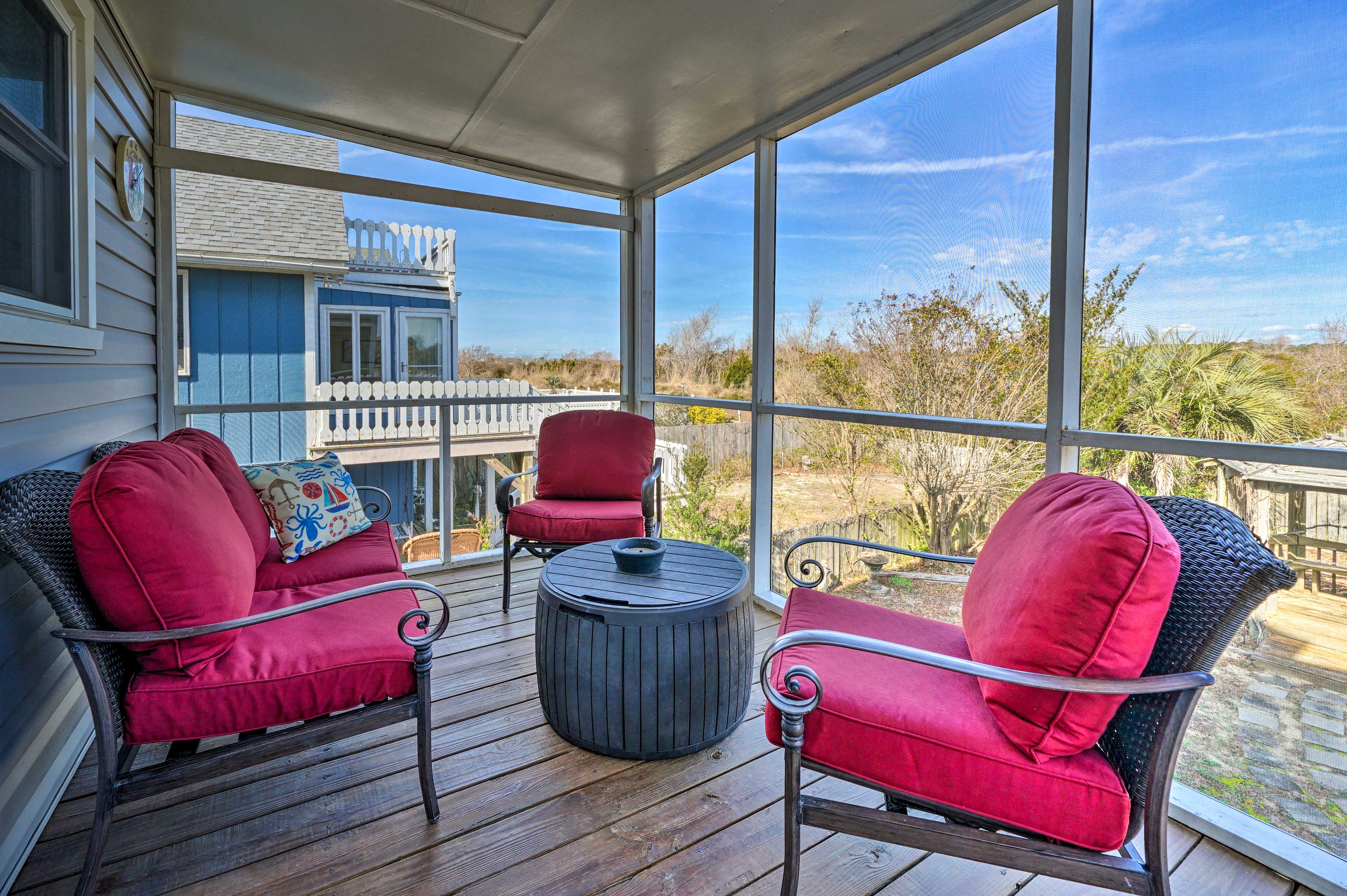 Screened Porch w/ Seating