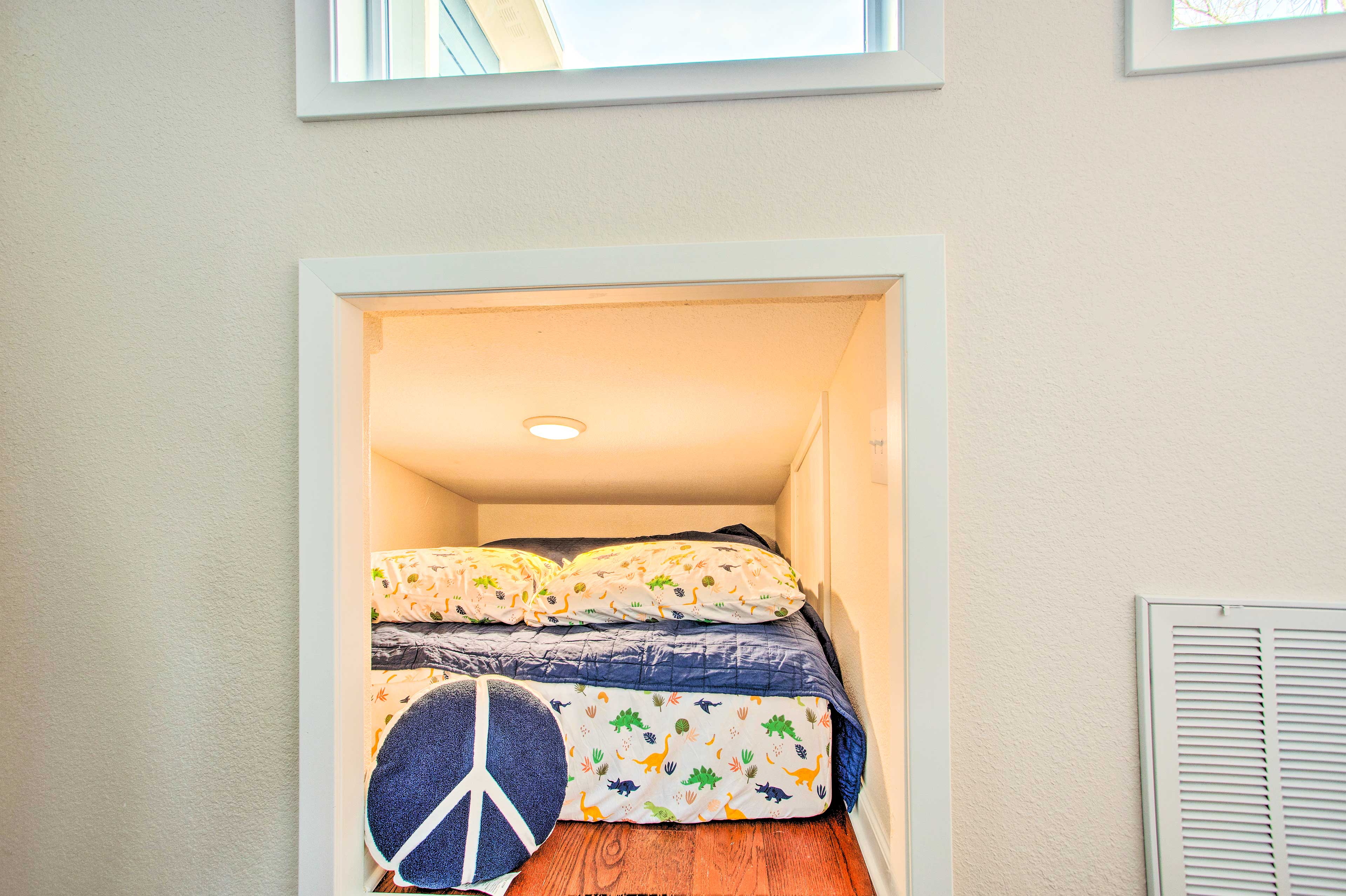 Cubby Area | Full Bed | 2nd Floor