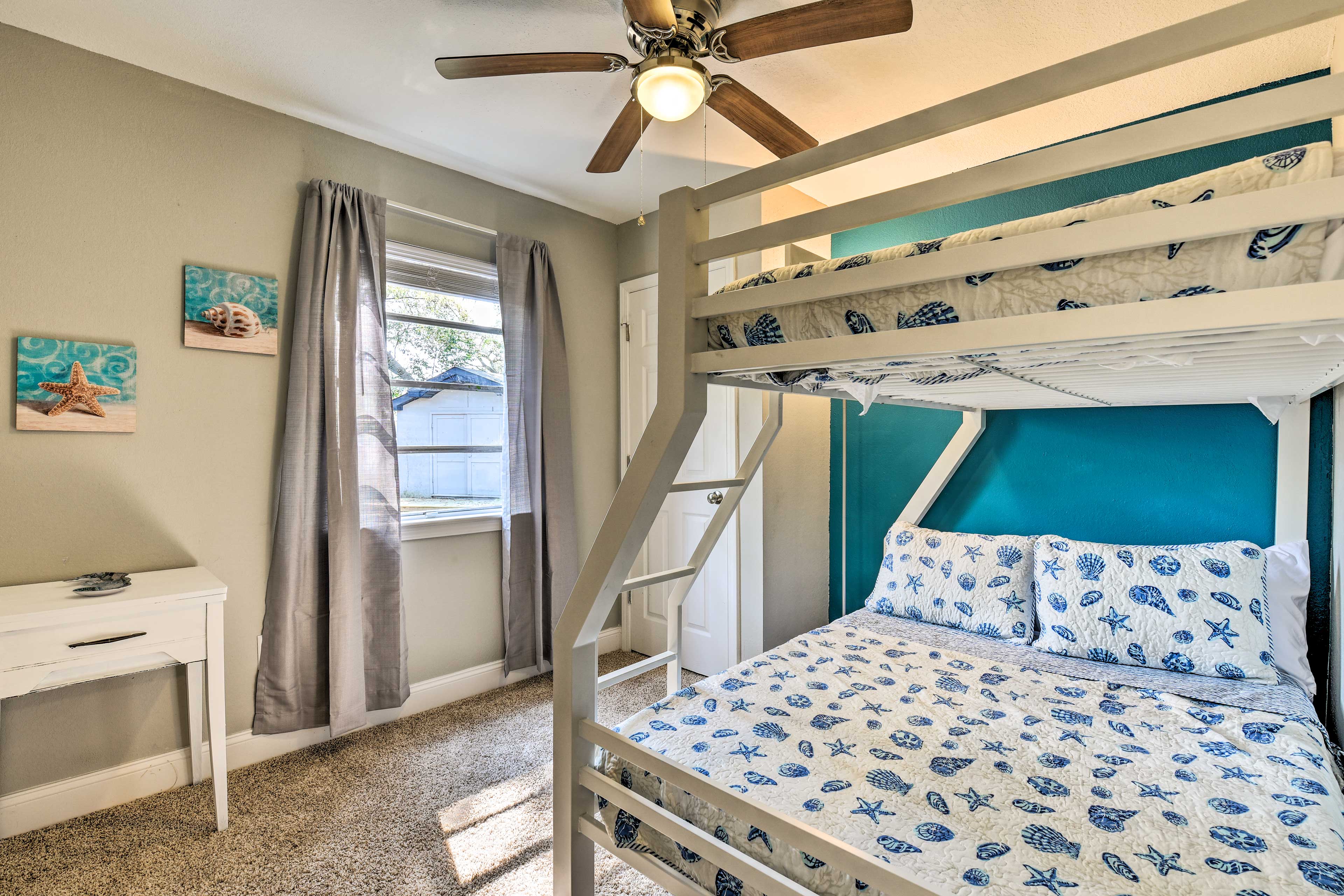 Bedroom 4 | Twin/Full Bunk Bed