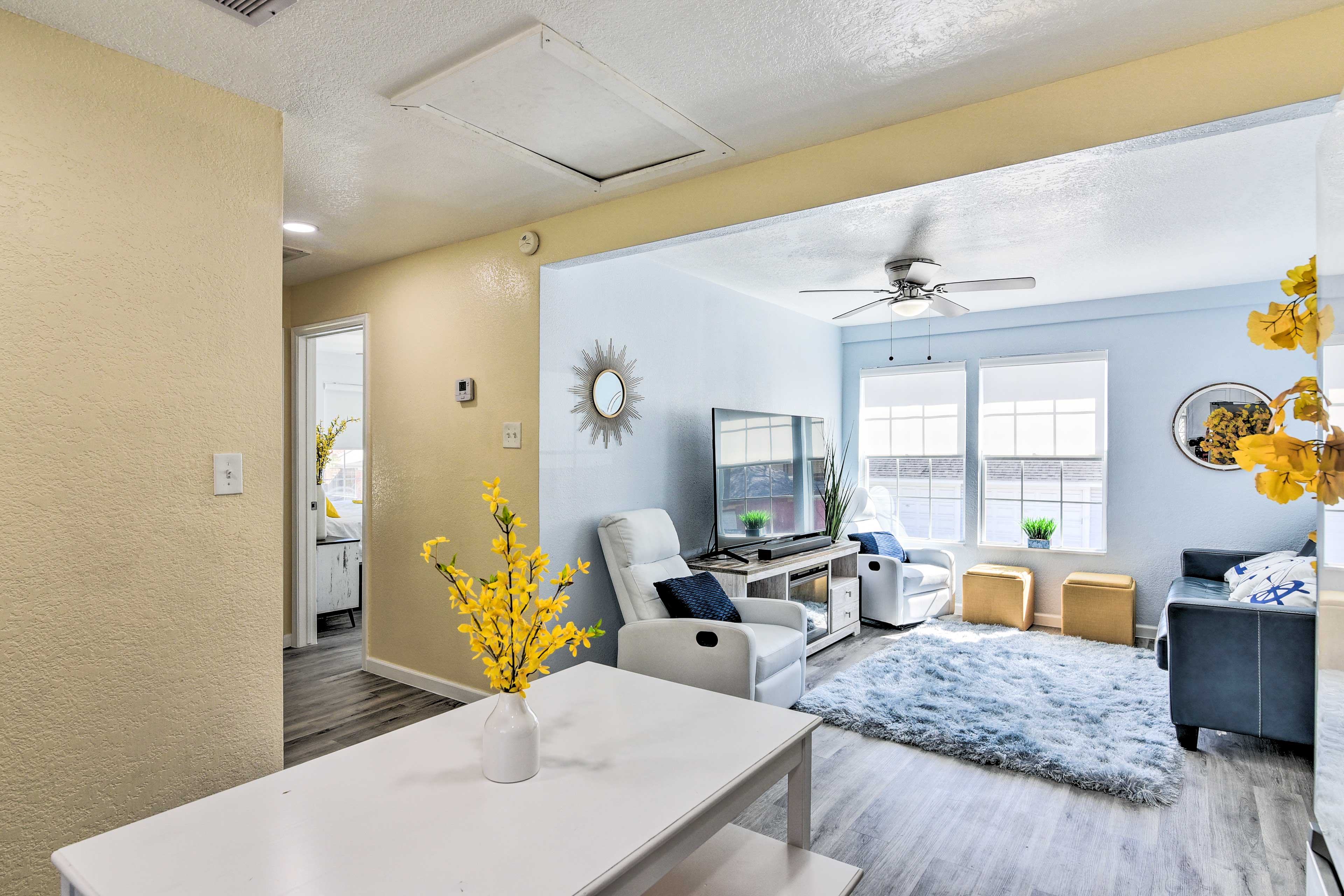 Dining Area | Dishware & Flatware Provided