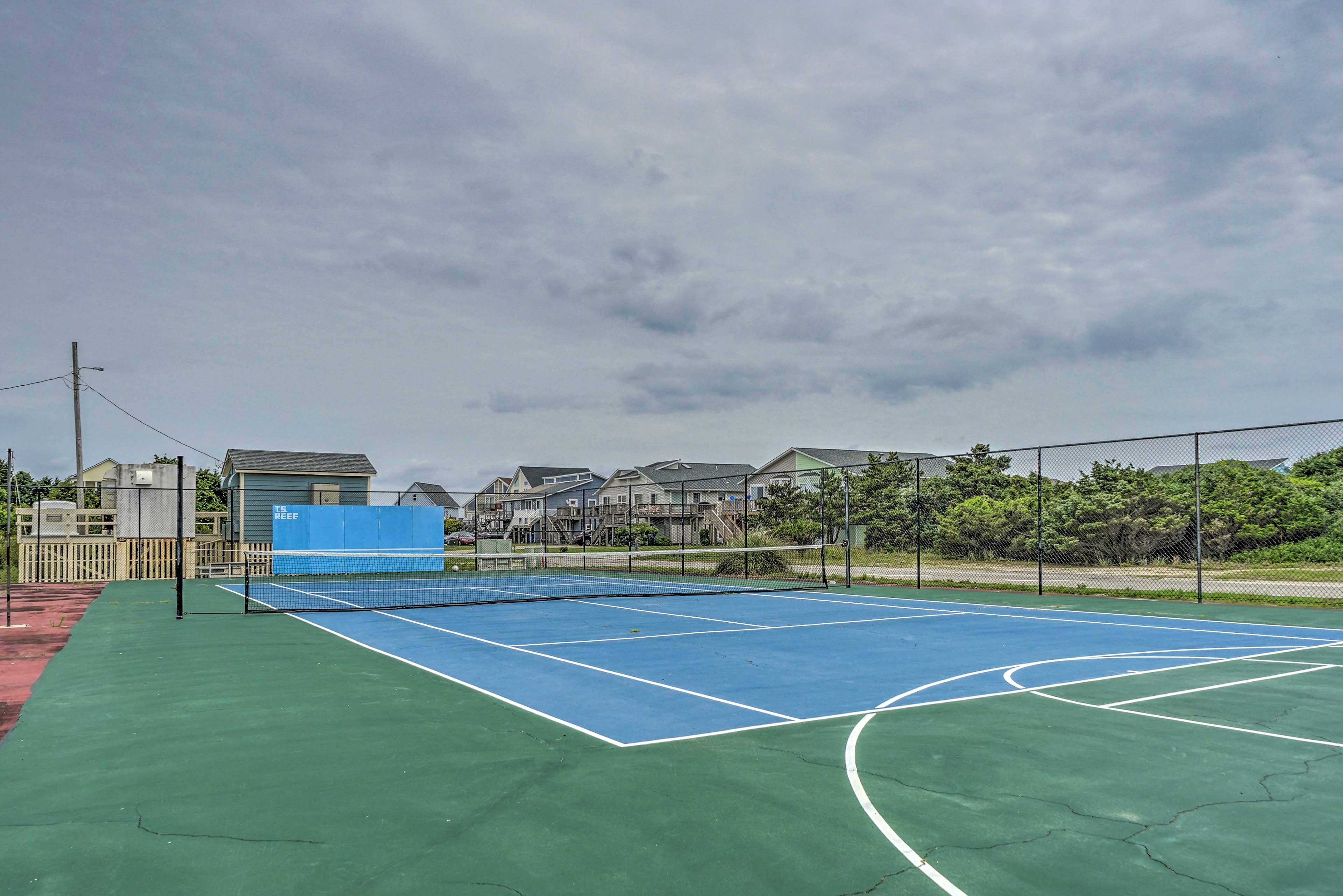 Community Amenities | Tennis & Basketball Courts