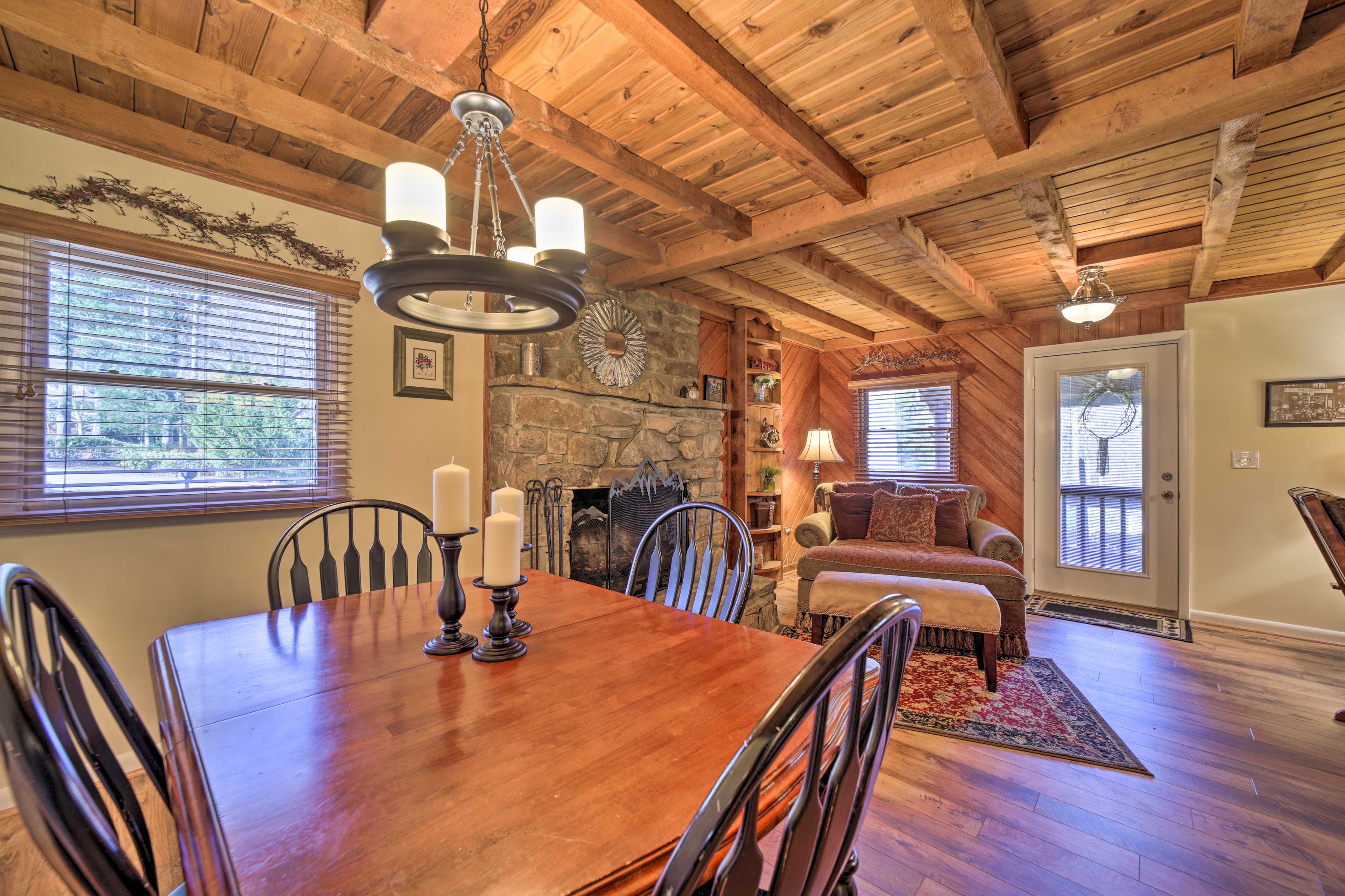 Dining Room | Dishware/Flatware Provided