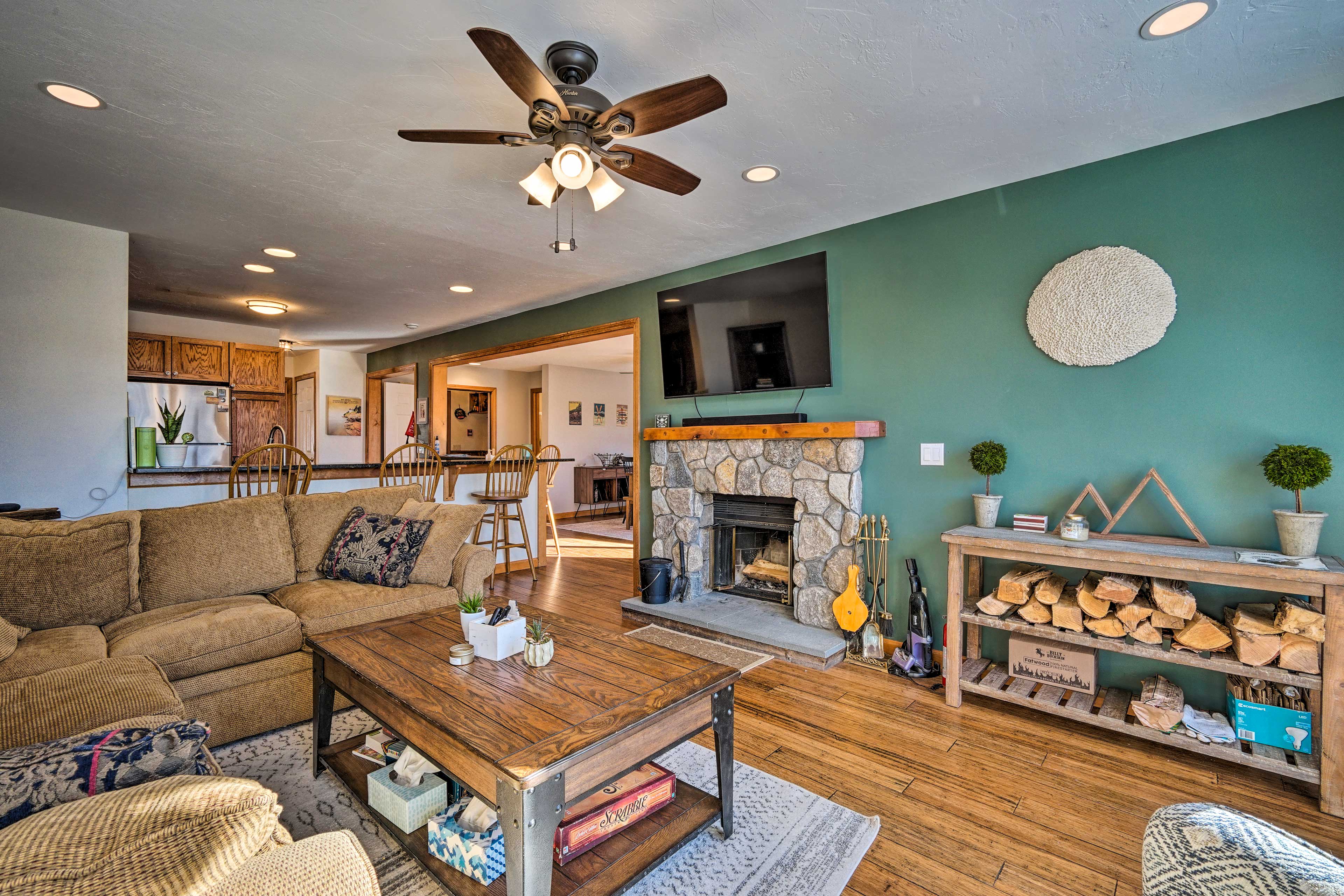 Living Room | Smart TV | Wood-Burning Fireplace | Full Sleeper Sofa