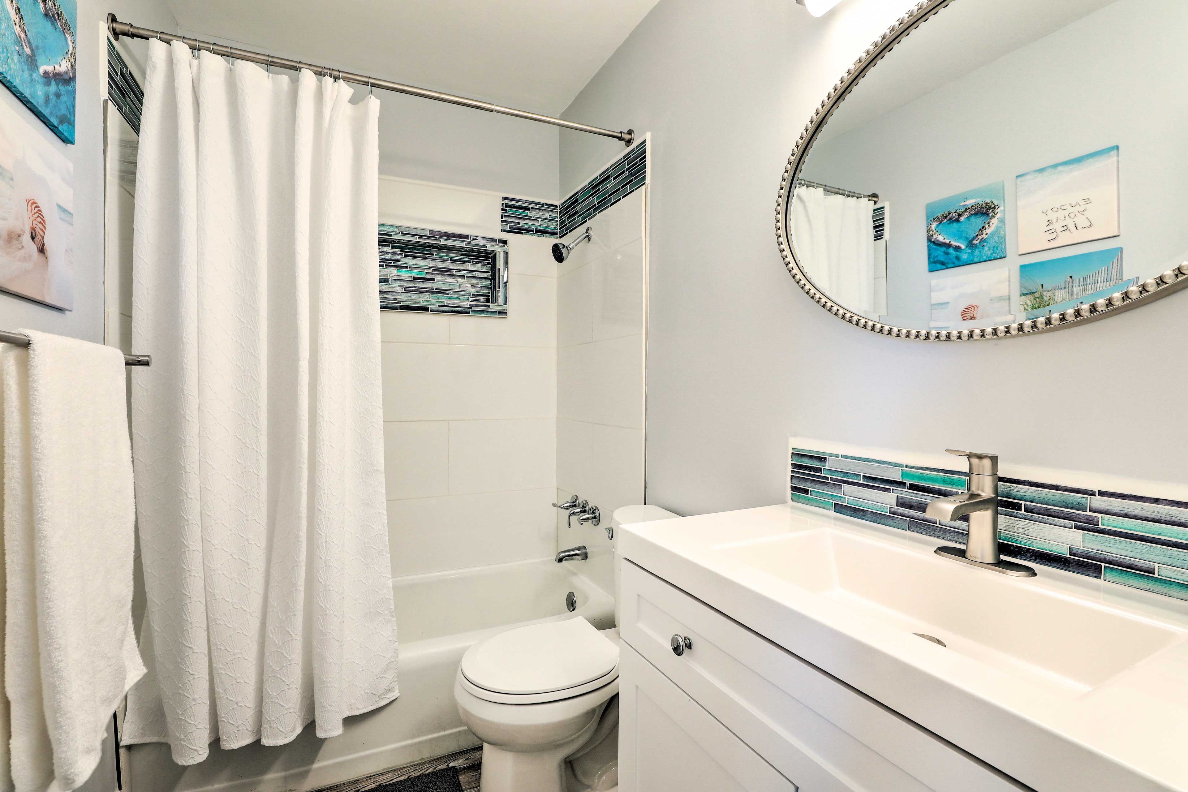 Full Bathroom | Complimentary Toiletries