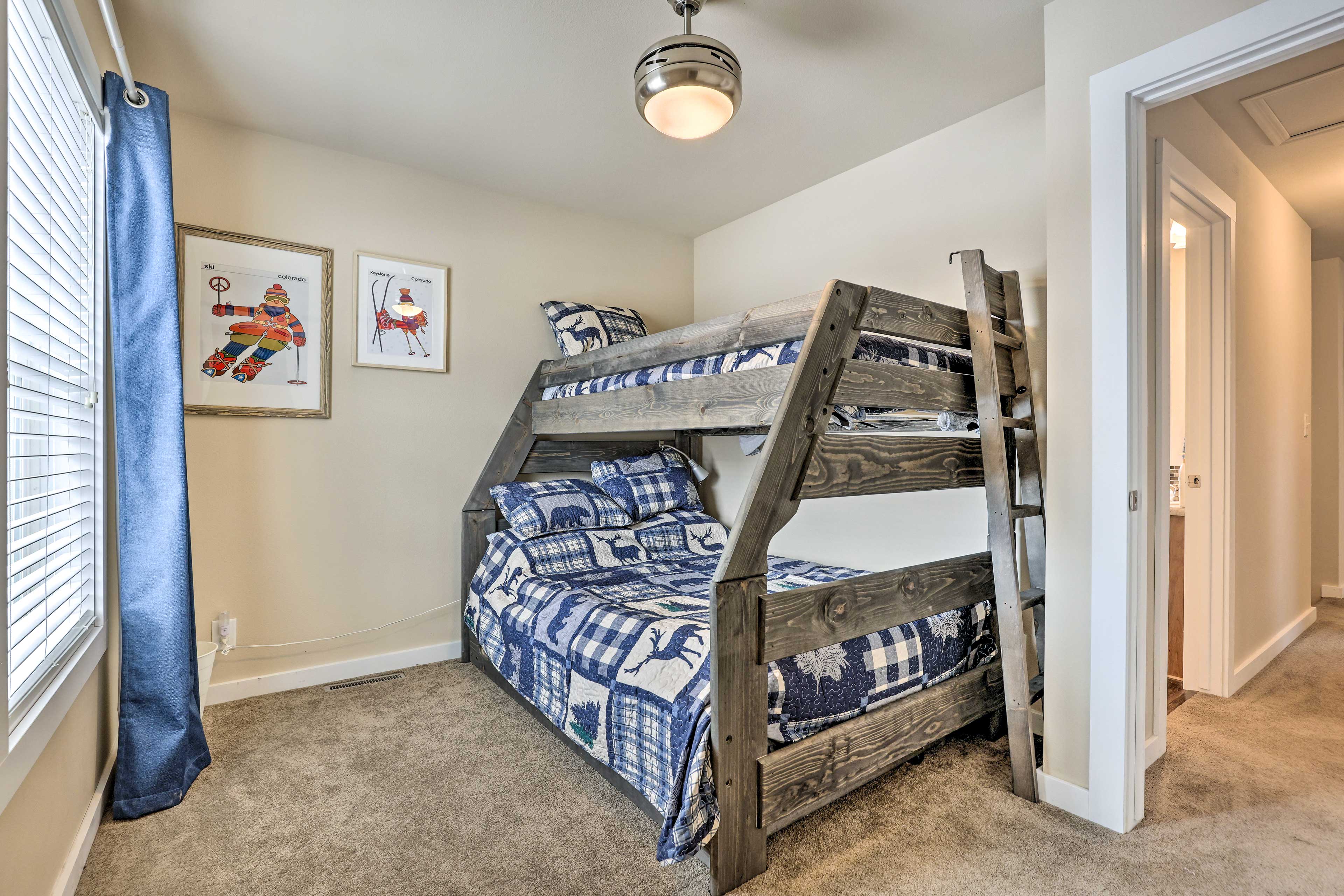 Bedroom 3 | Twin/Full Bunk Bed w/ Twin Trundle | 2nd Floor