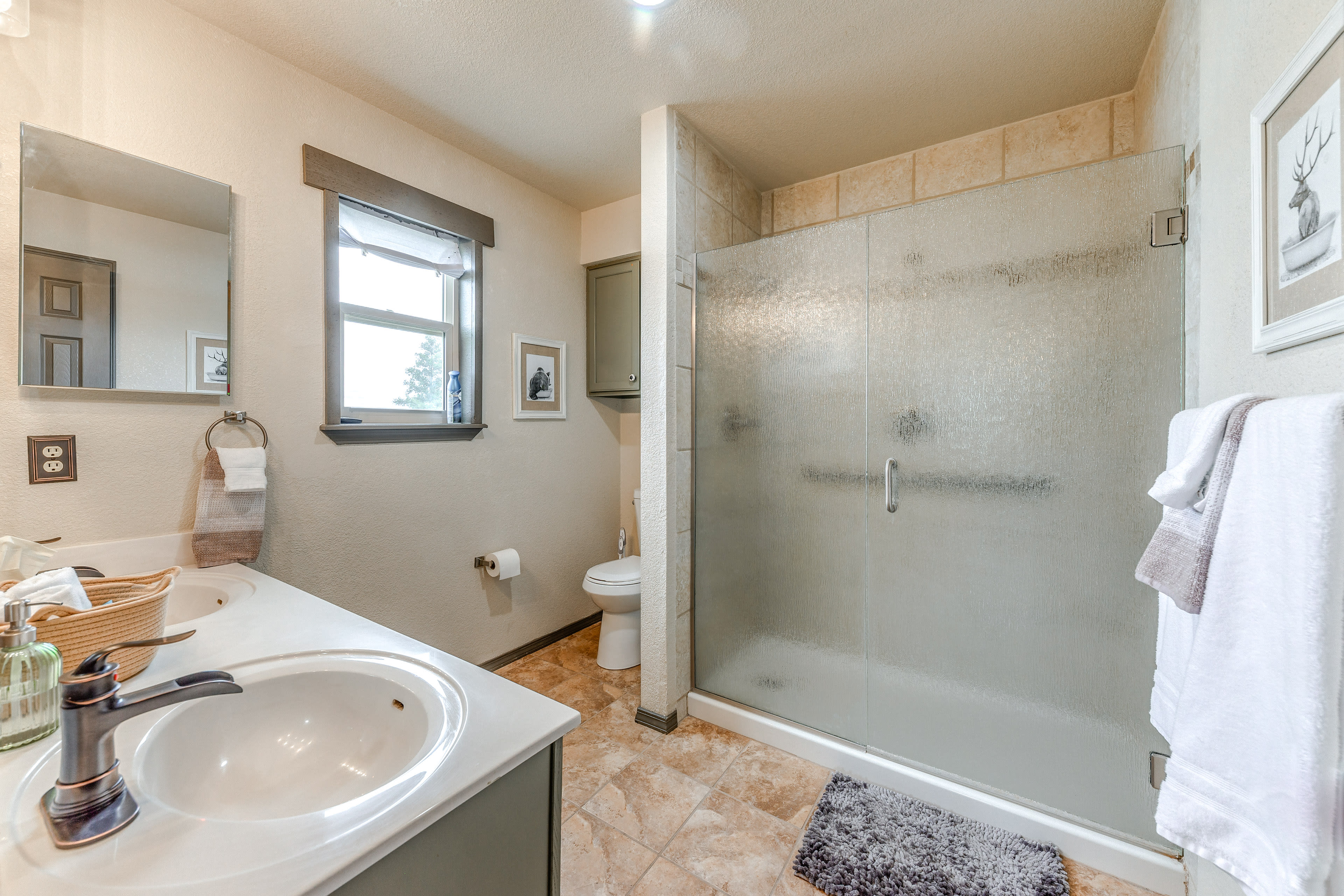 En-Suite Bathroom | Towels Provided | Complimentary Toiletries