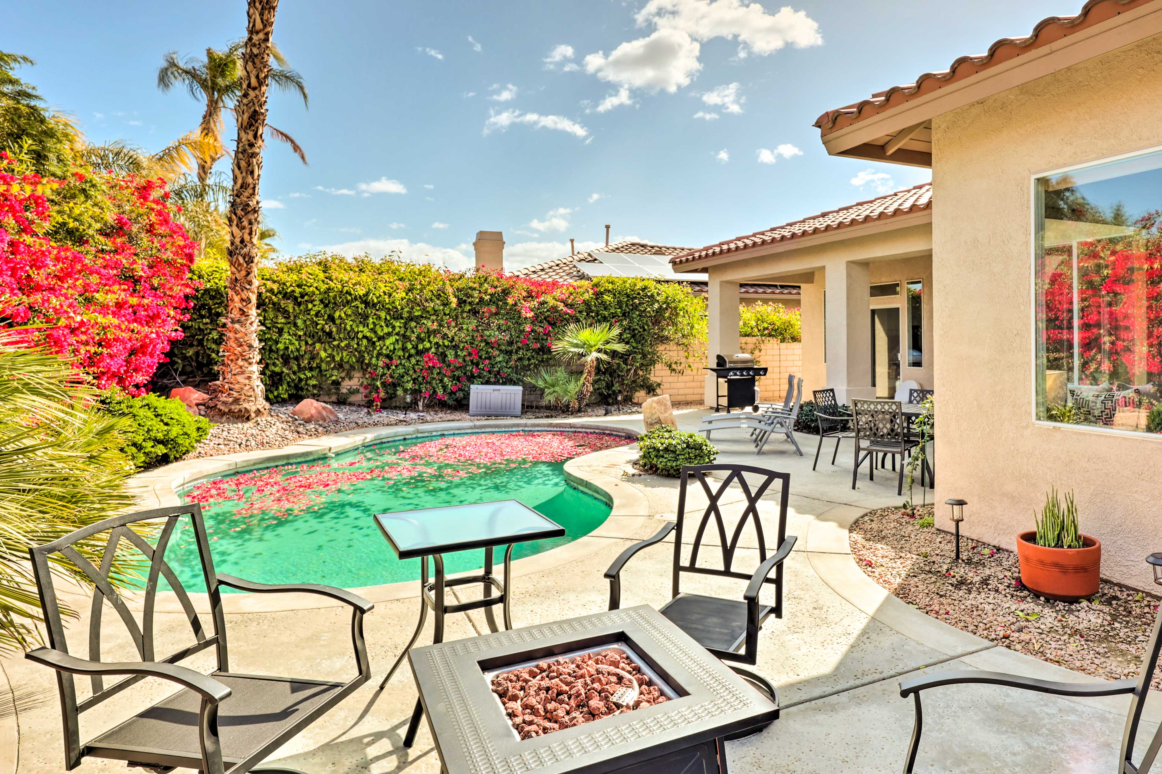 Backyard | Fire Table | Seating Area