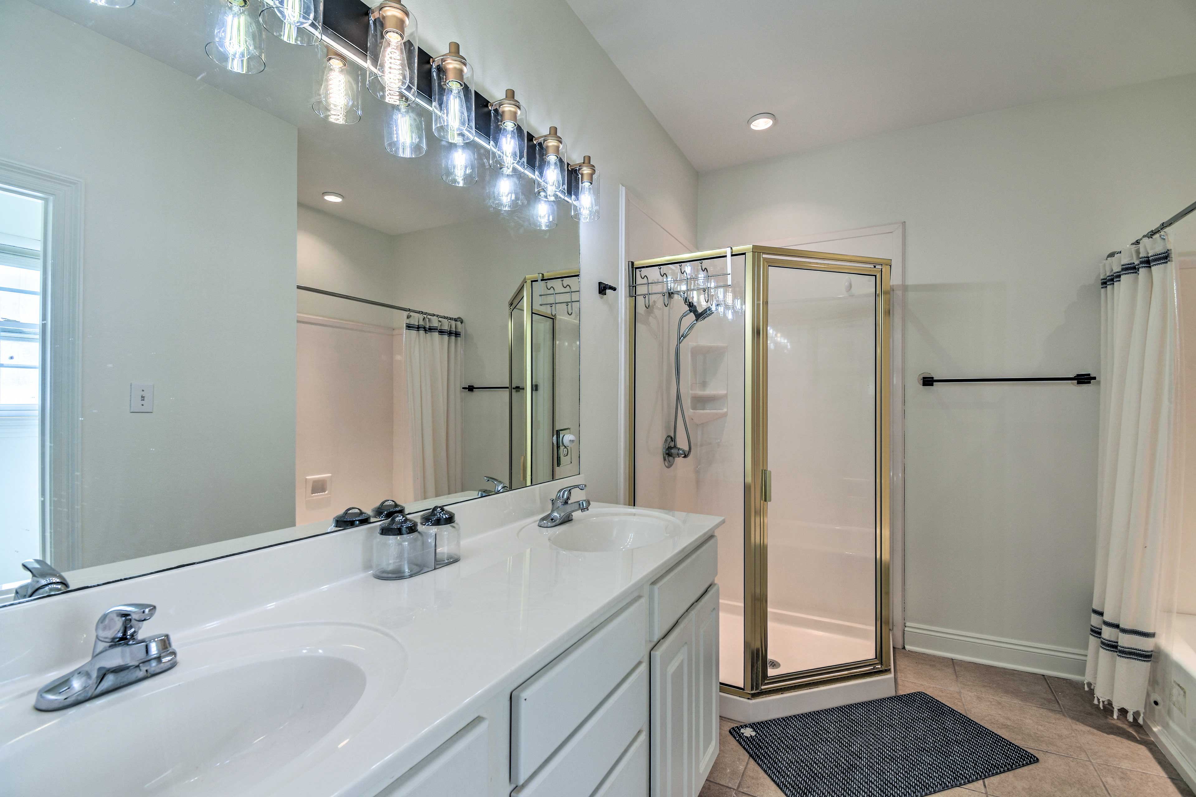 En-Suite Bathroom | Towels Provided