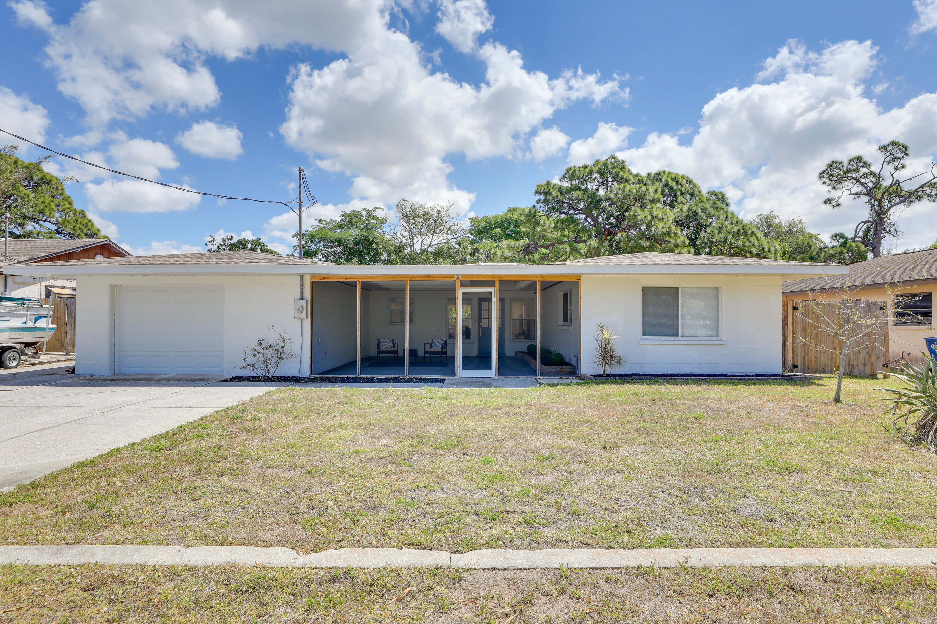 Property Exterior | Driveway (4 Vehicles)