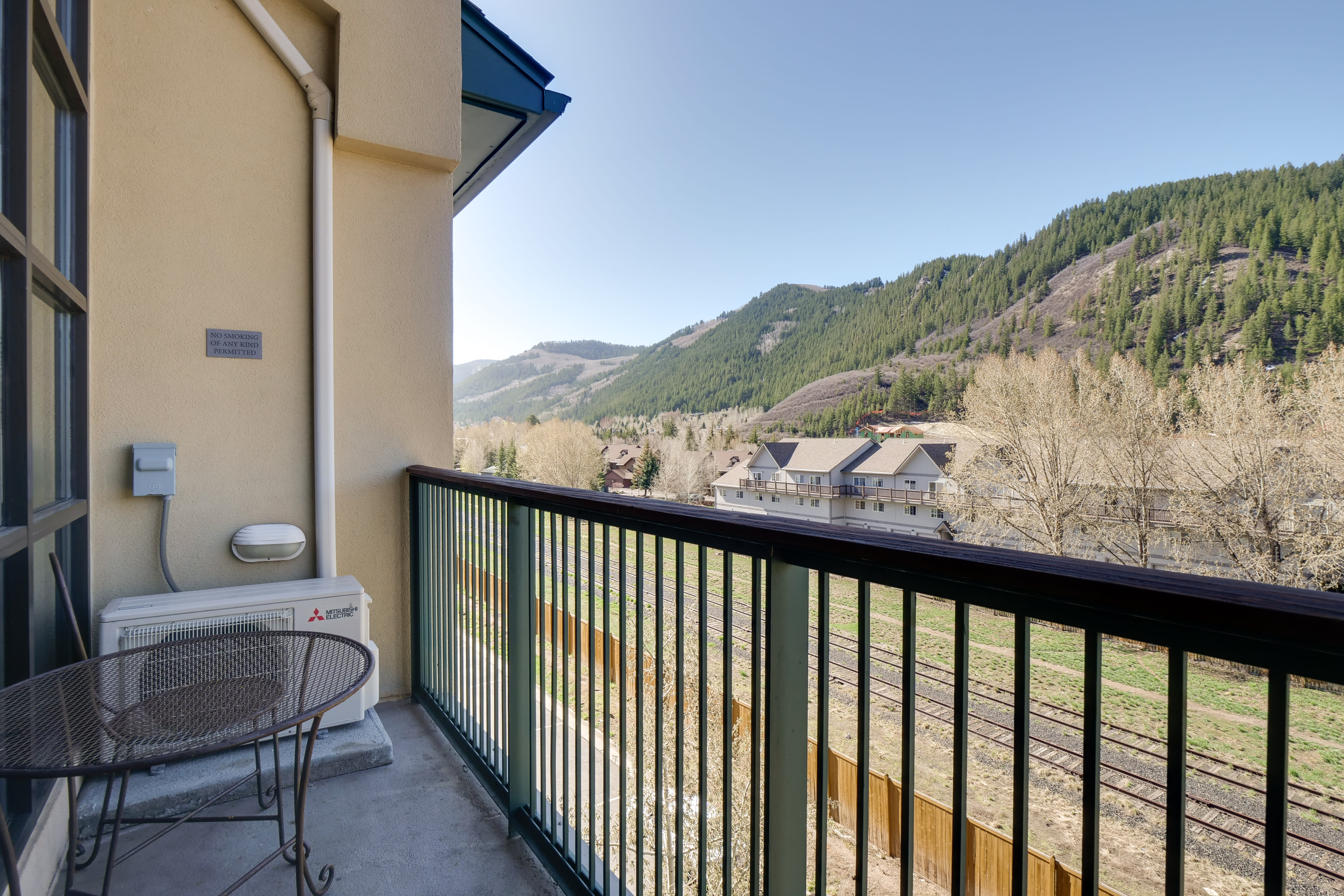Private Balcony | In-Unit Laundry | 0.5 Mi to Beaver Creek Resort Ski Lift