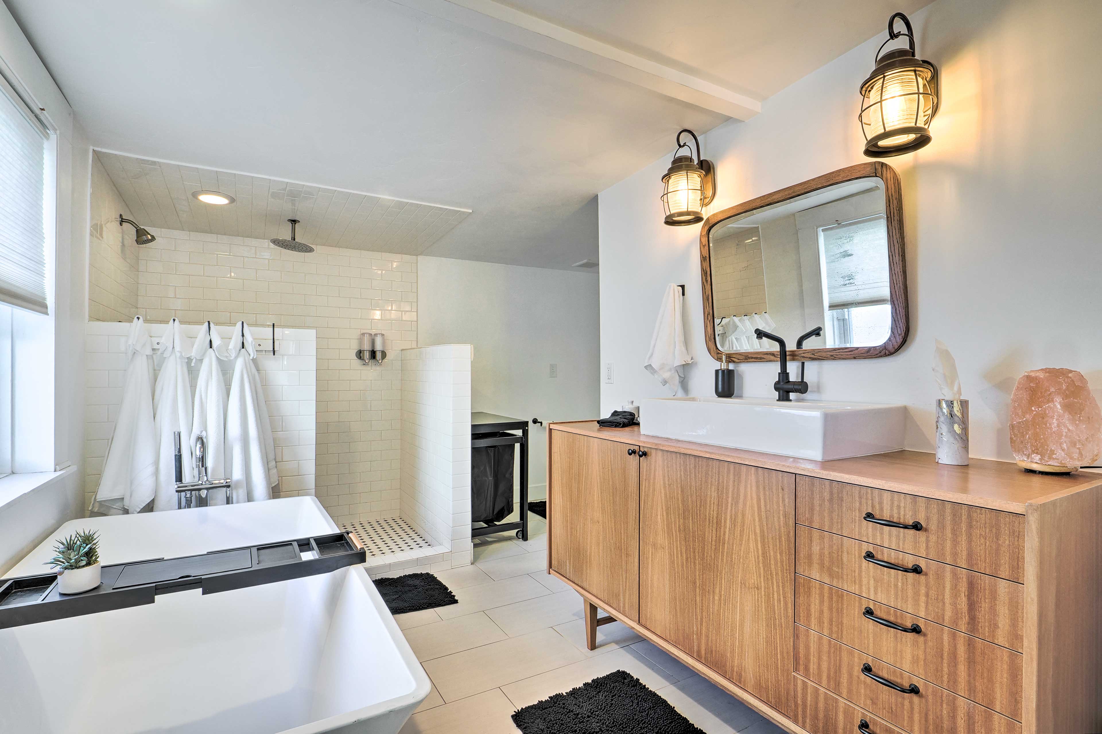 En-Suite Bathroom | Towels Provided | Complimentary Toiletries