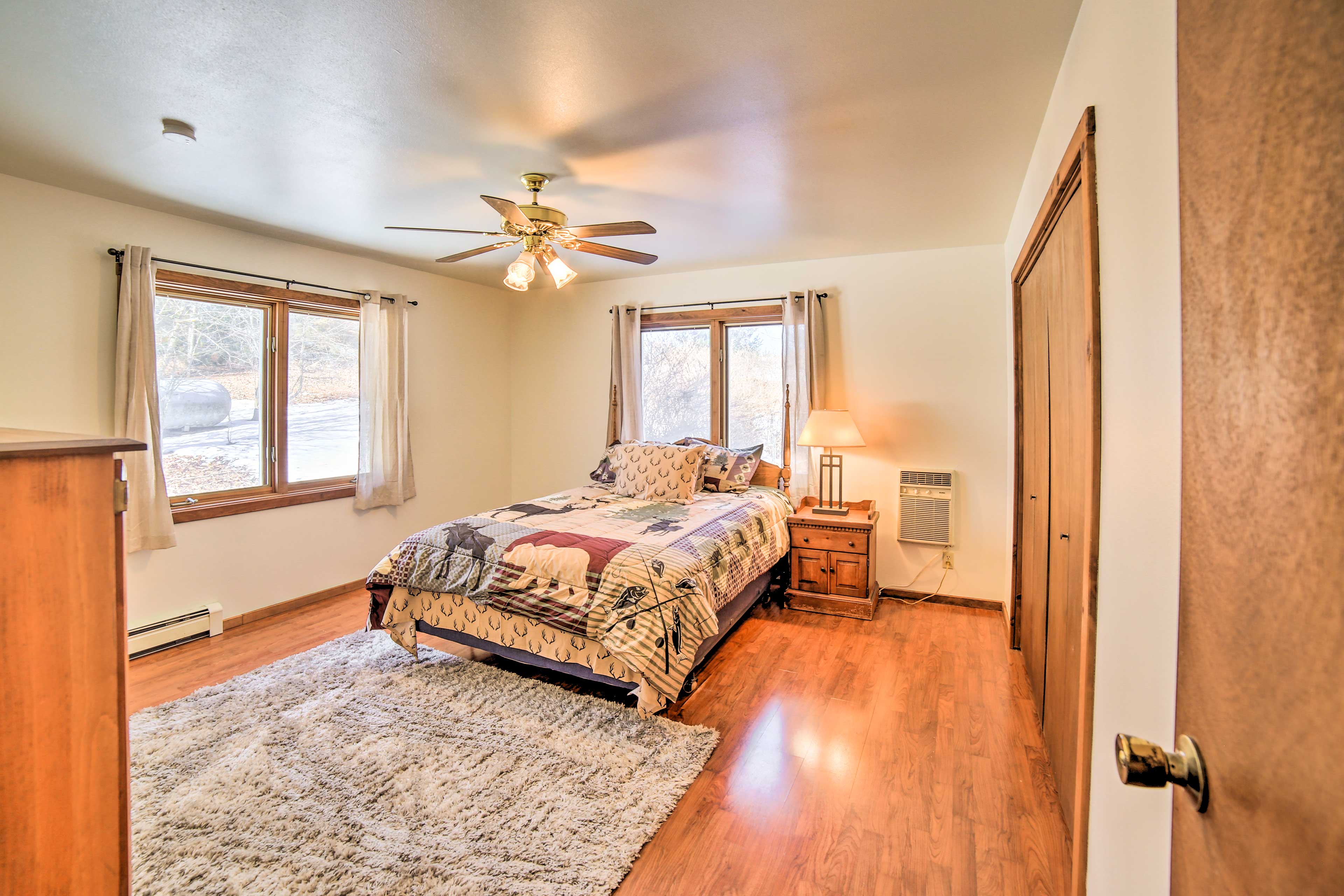 Bedroom 1 | Queen Bed | Linens Provided | En-Suite Bathroom