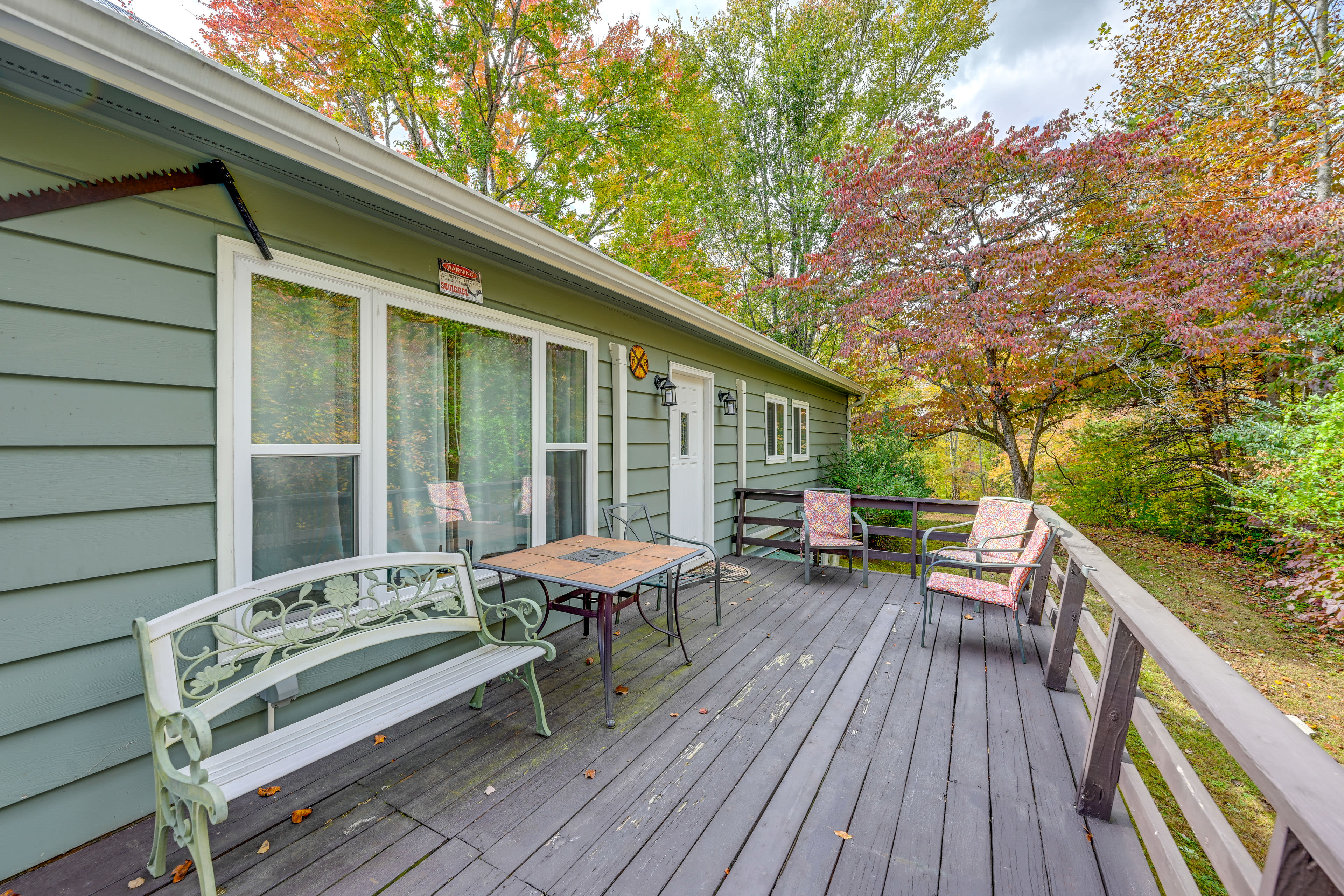 Deck | Seating & Dining Areas