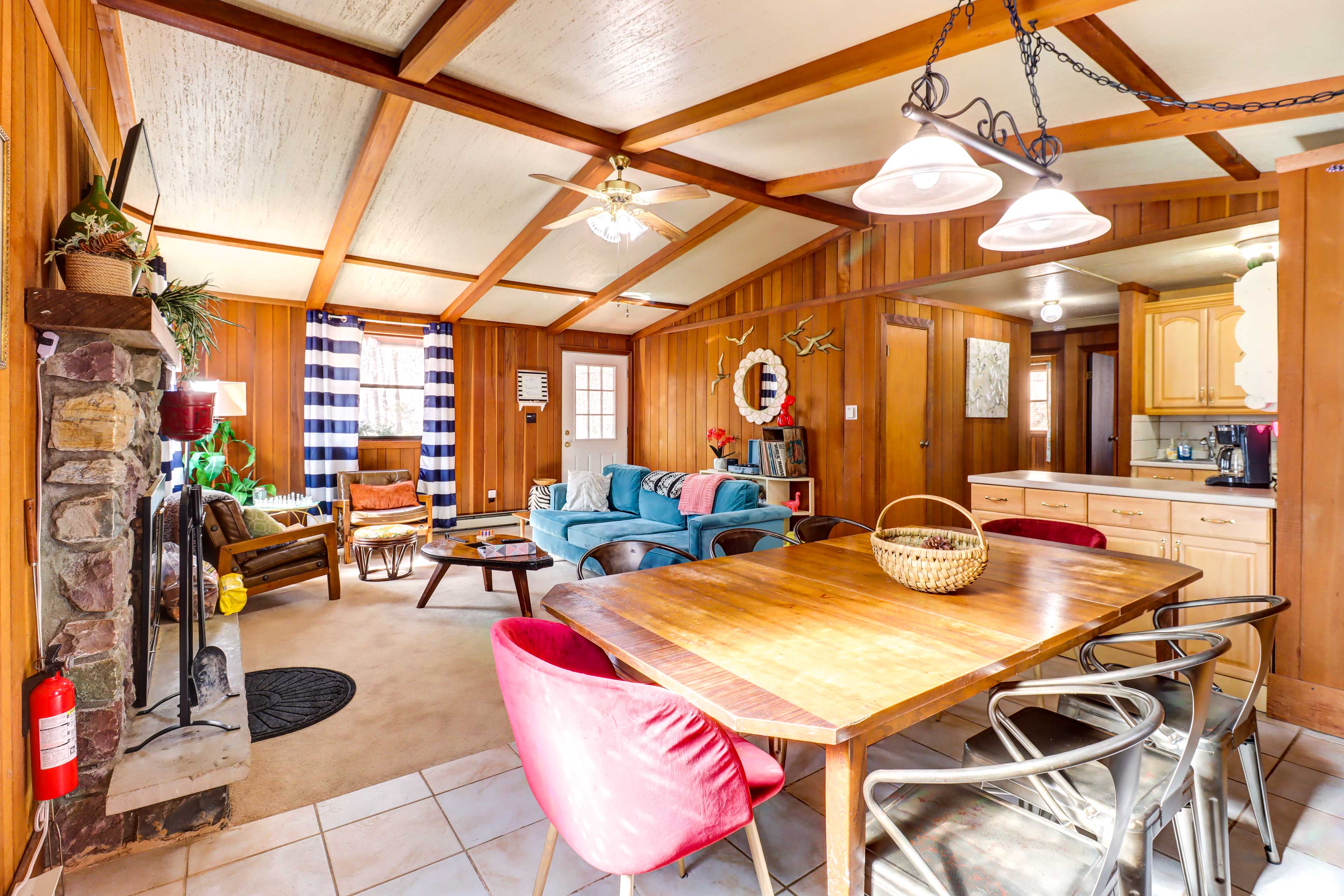 Dining Area | Dishware & Flatware Provided