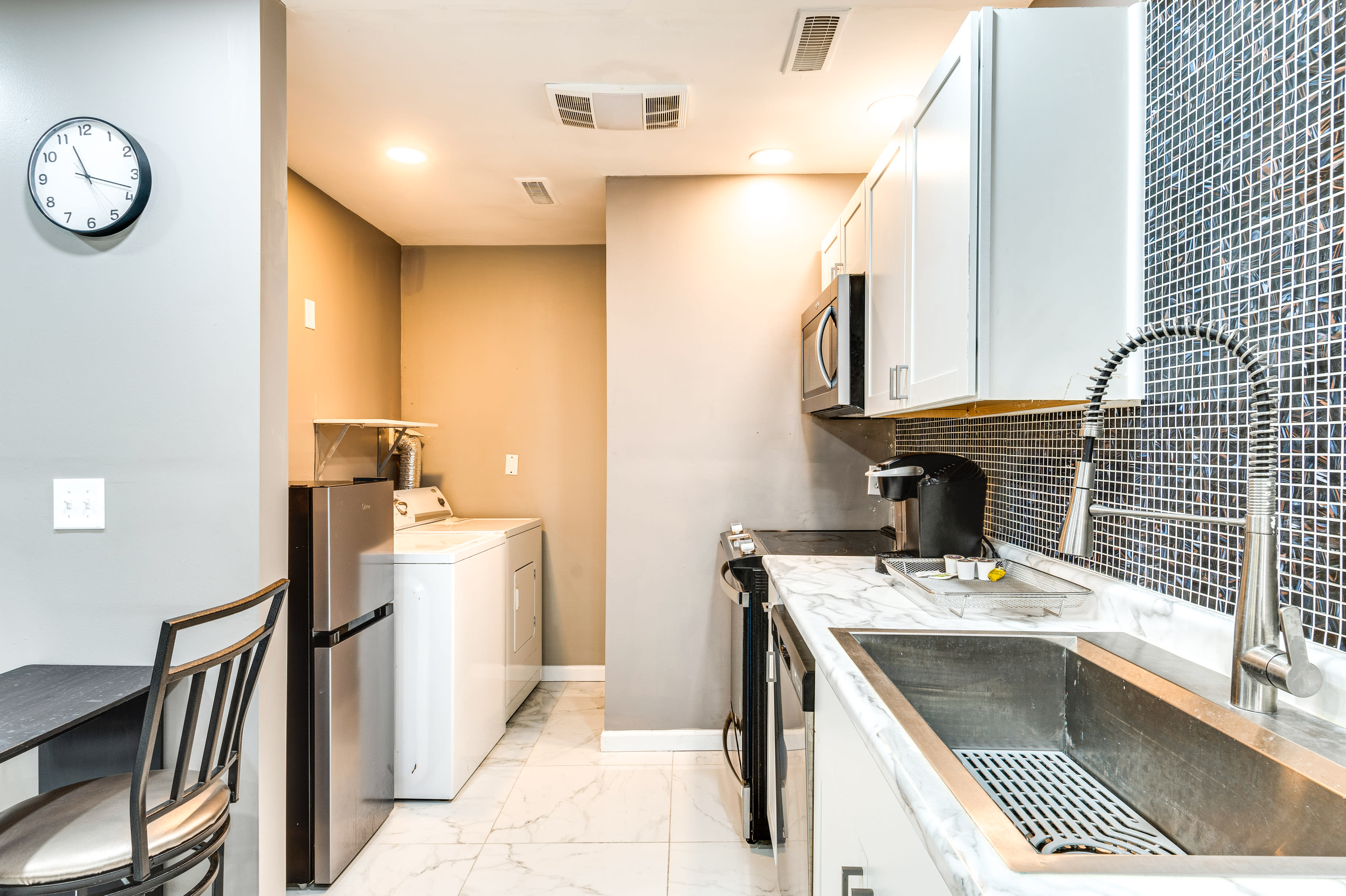 Kitchen | Single-Story Unit | In-Unit Laundry | 6 Mi to Newfields Museum