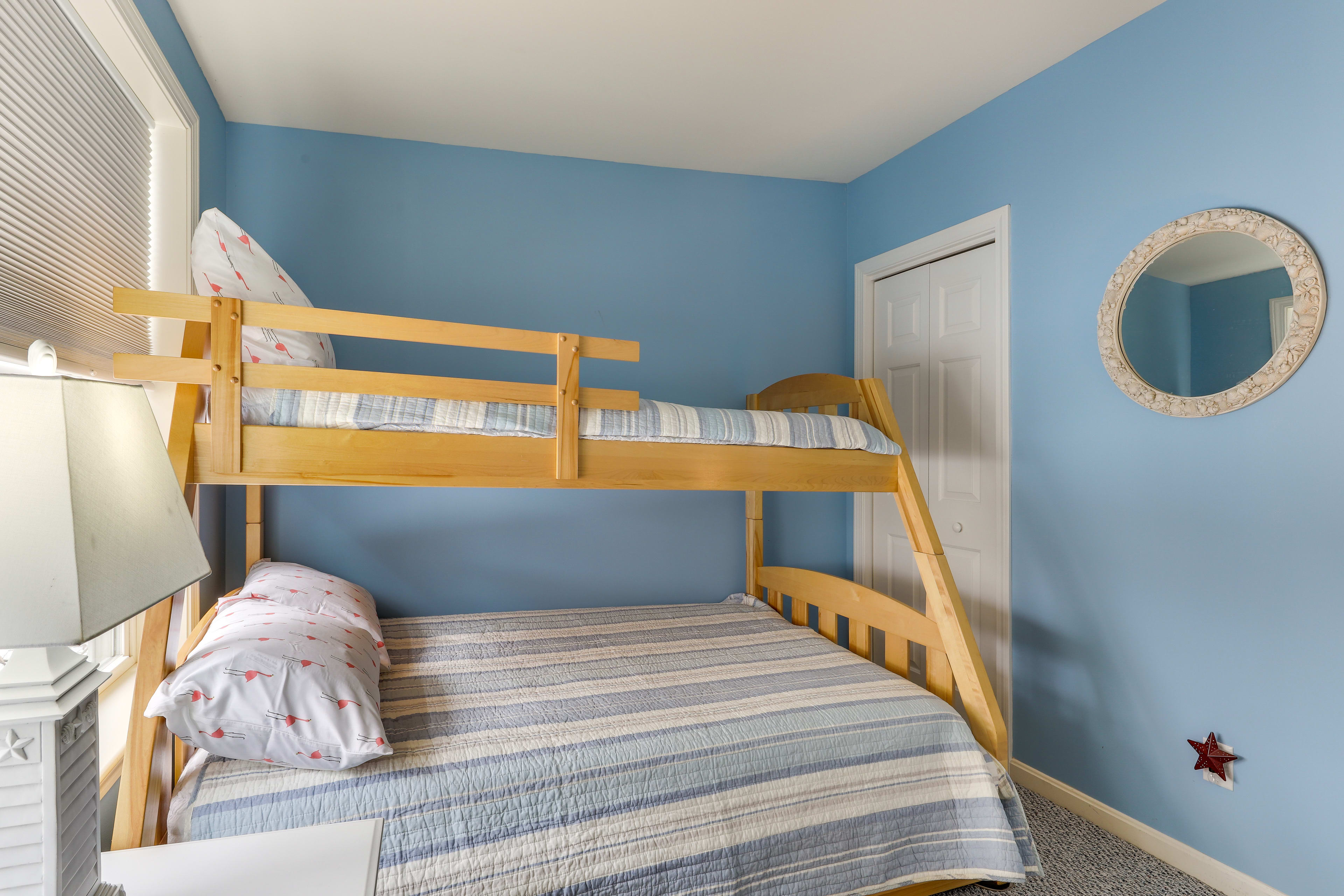 Bedroom 2 | Twin/Full Bunk Bed