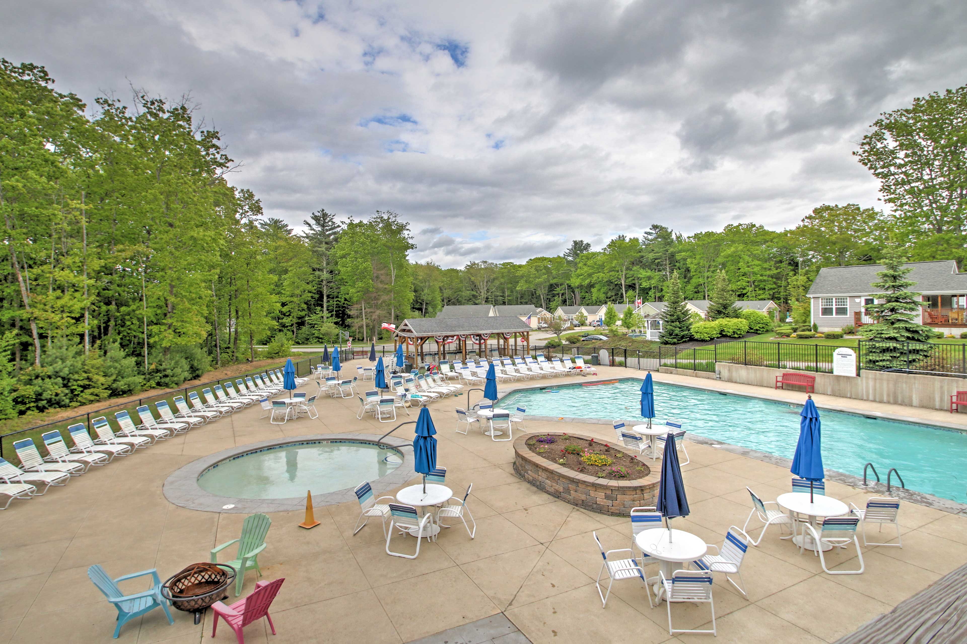 Community Pool & Hot Tub