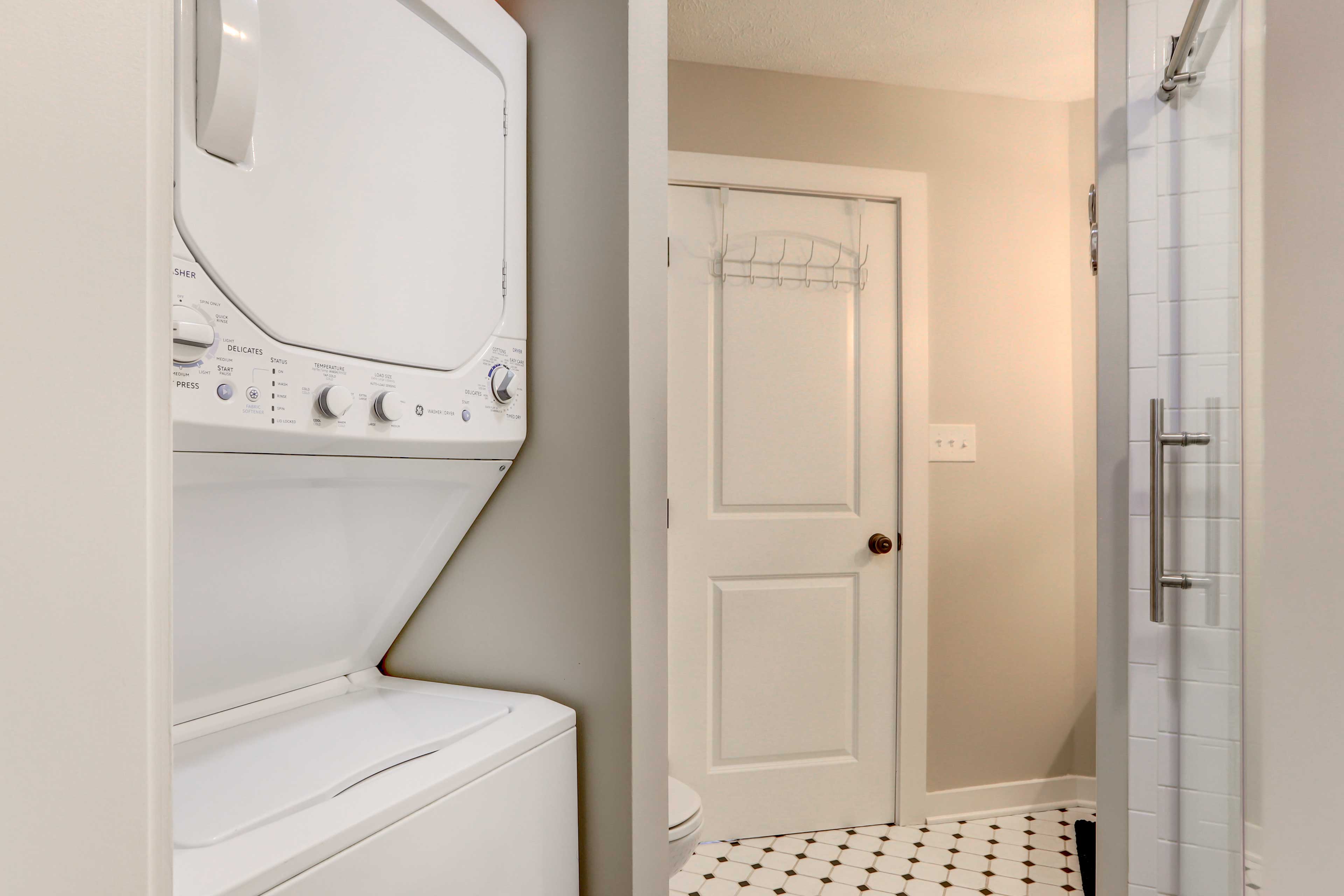 En-Suite Bathroom | Access via Bedroom 2 | Washer & Dryer
