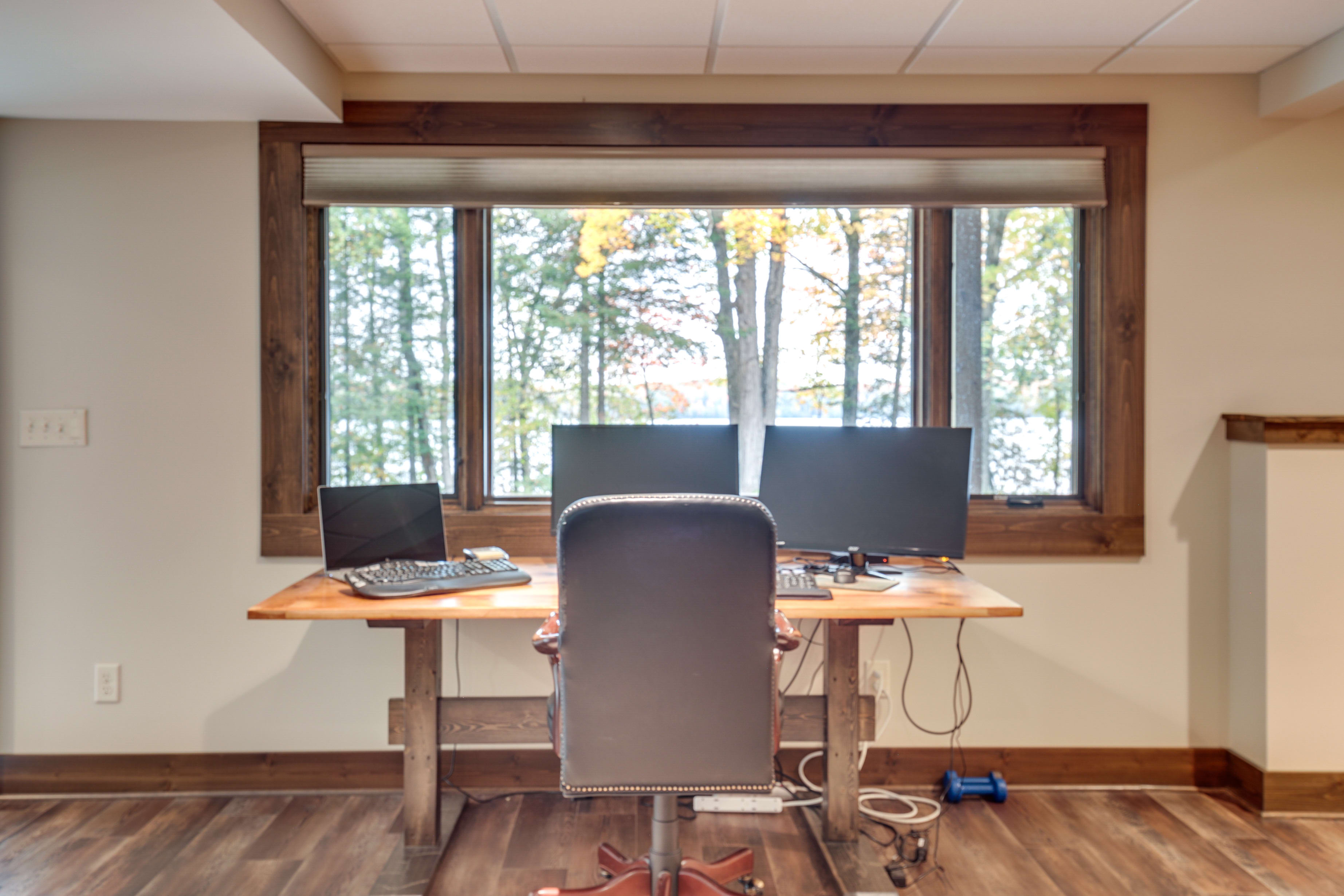 Basement | Laptop-Friendly Desk w/ 2 Monitors