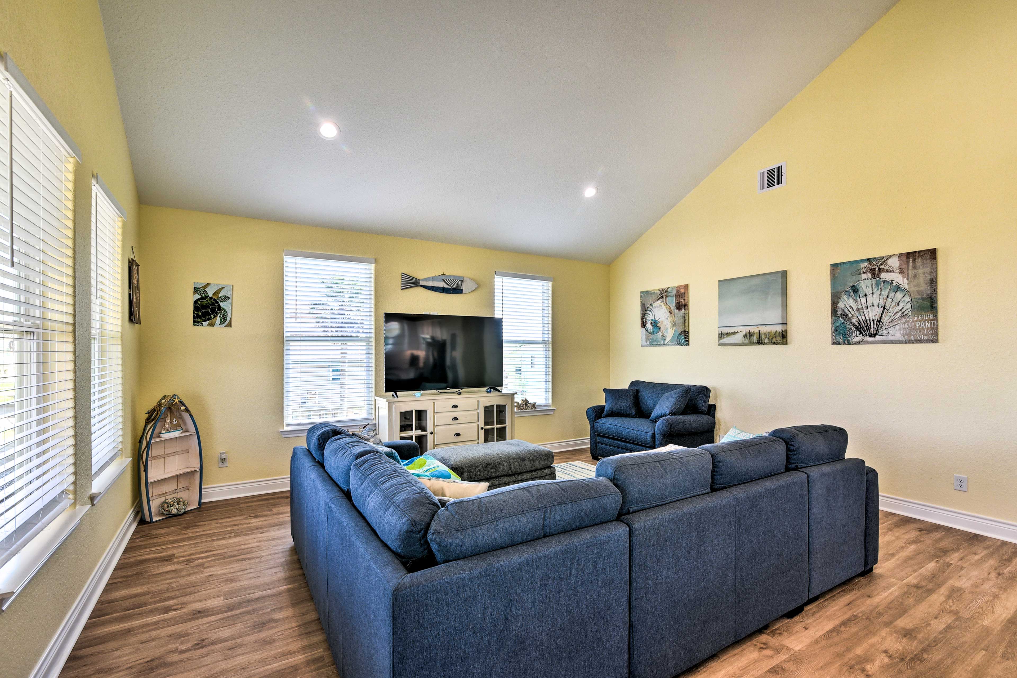 Living Room | Full Sleeper Sofa | Twin Sleeper Sofa | Main Floor | Smart TV