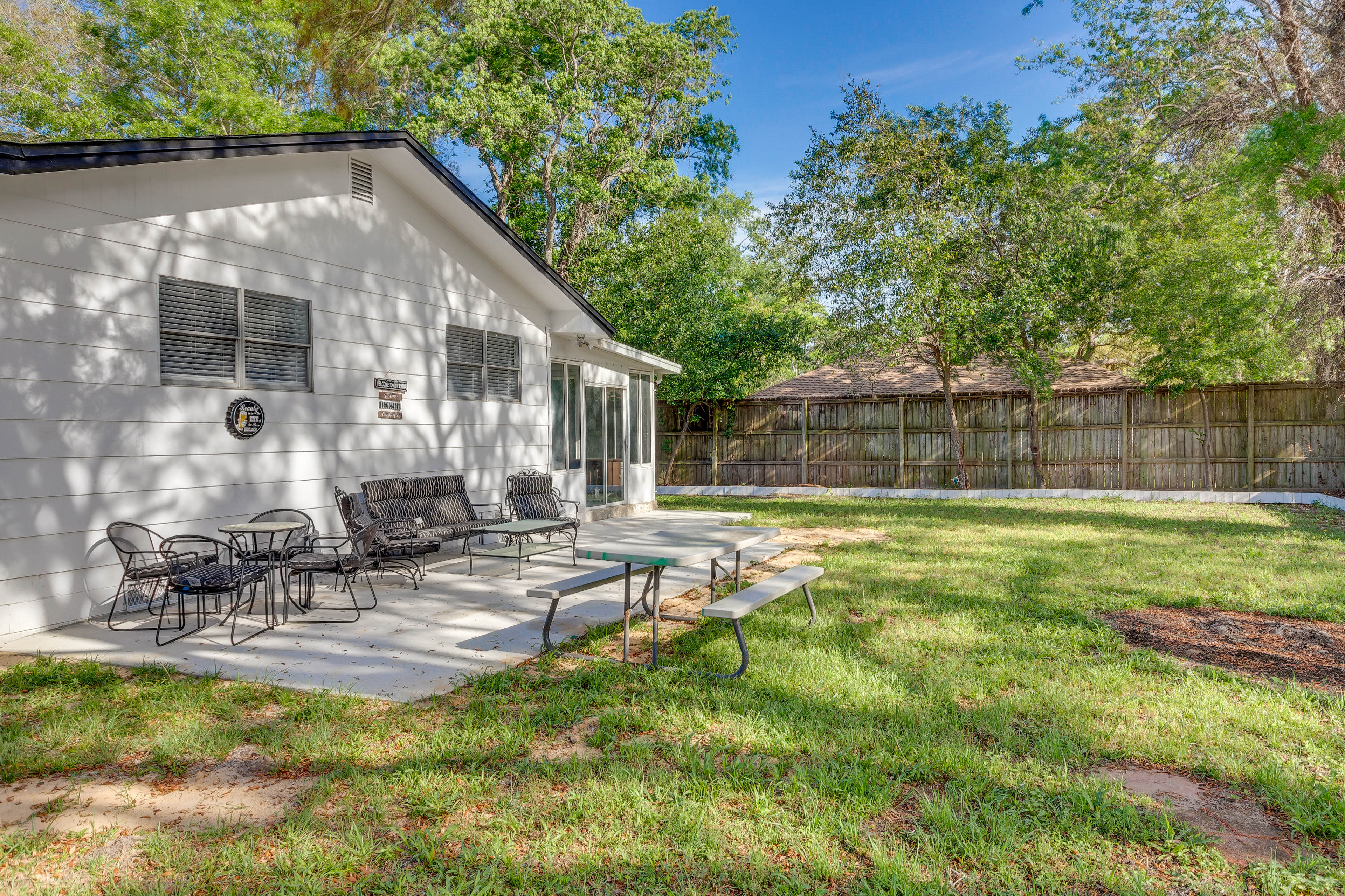 Backyard | Outdoor Seating | Picnic Table