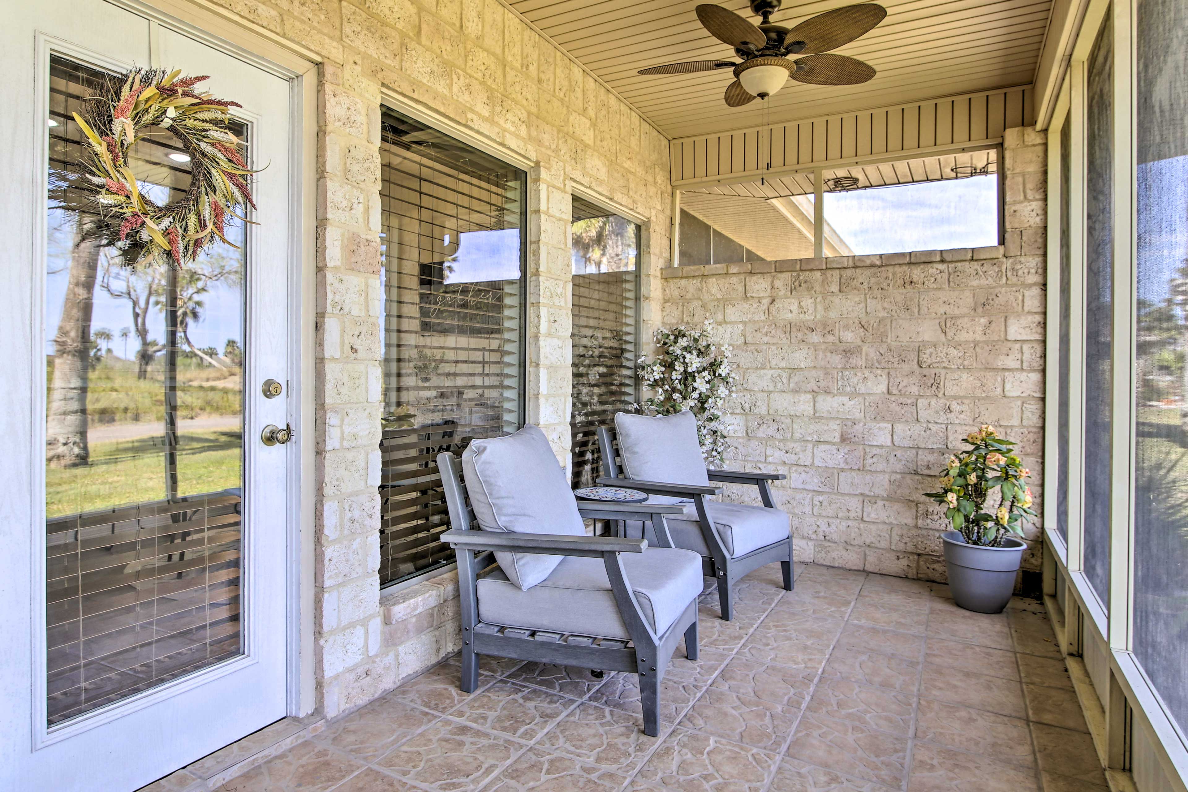 Private Screened Patio