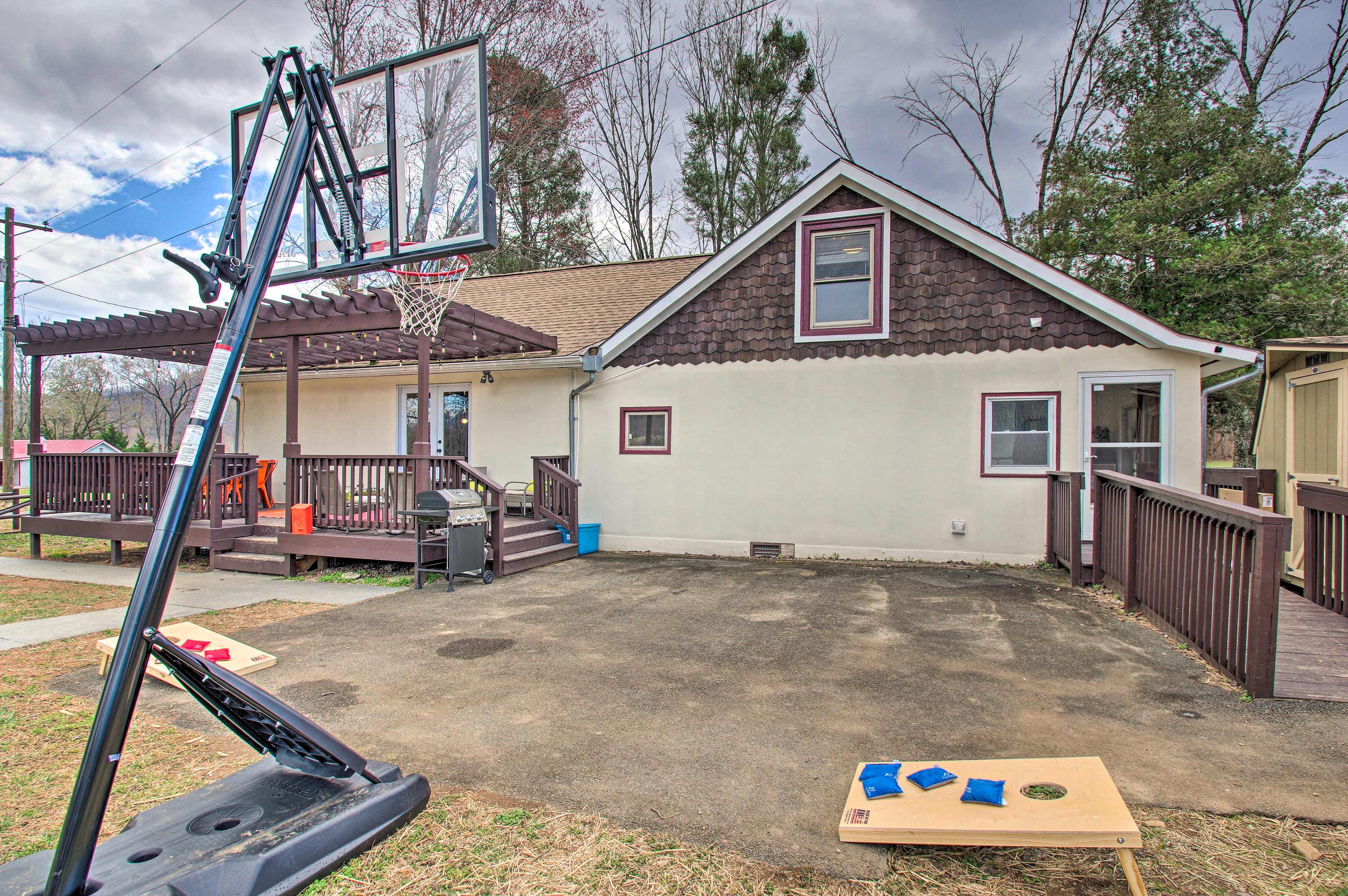 Basketball Hoop | Cornhole