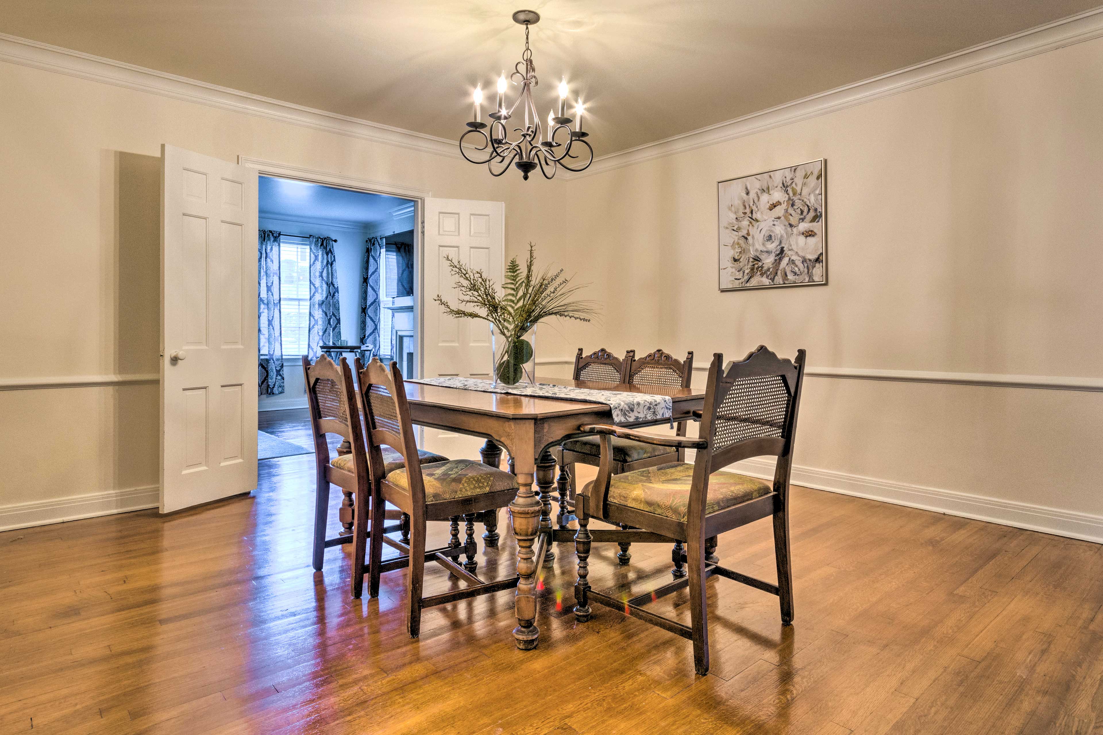 Dining Room | Dishware & Flatware Provided