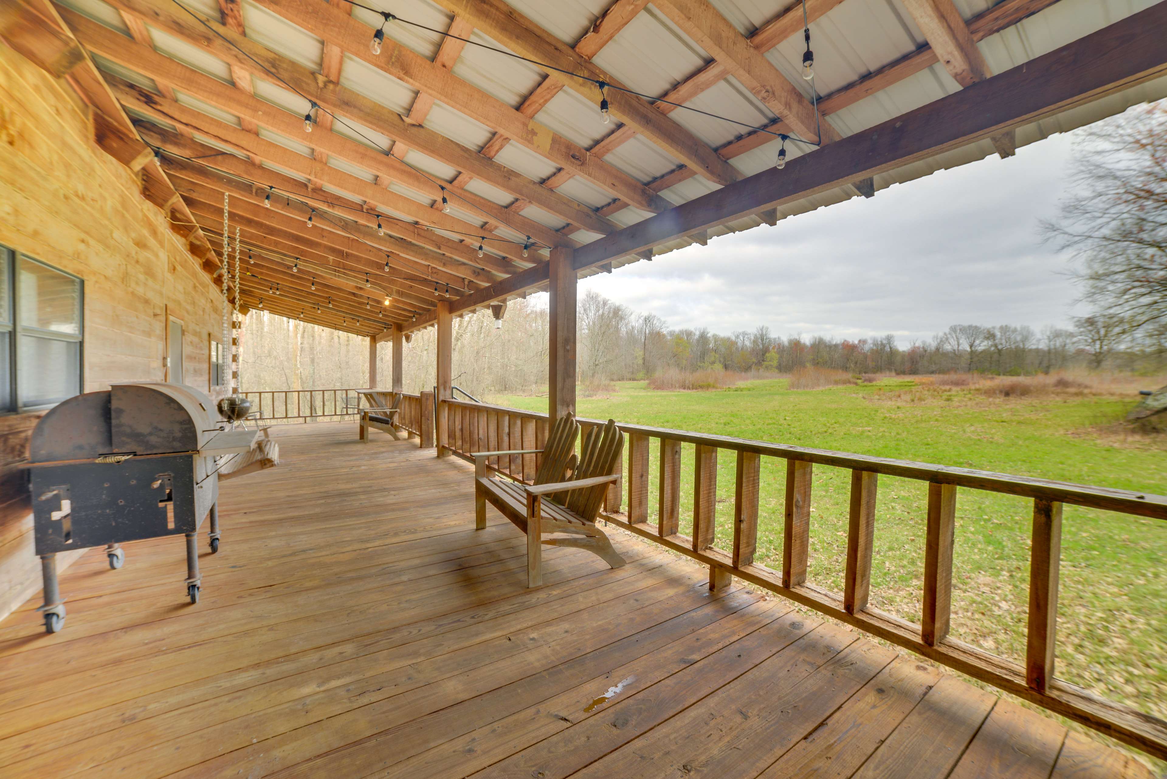 Covered Deck | Charcoal Grills | 780 Acres | Hiking & Horseback Riding On-Site