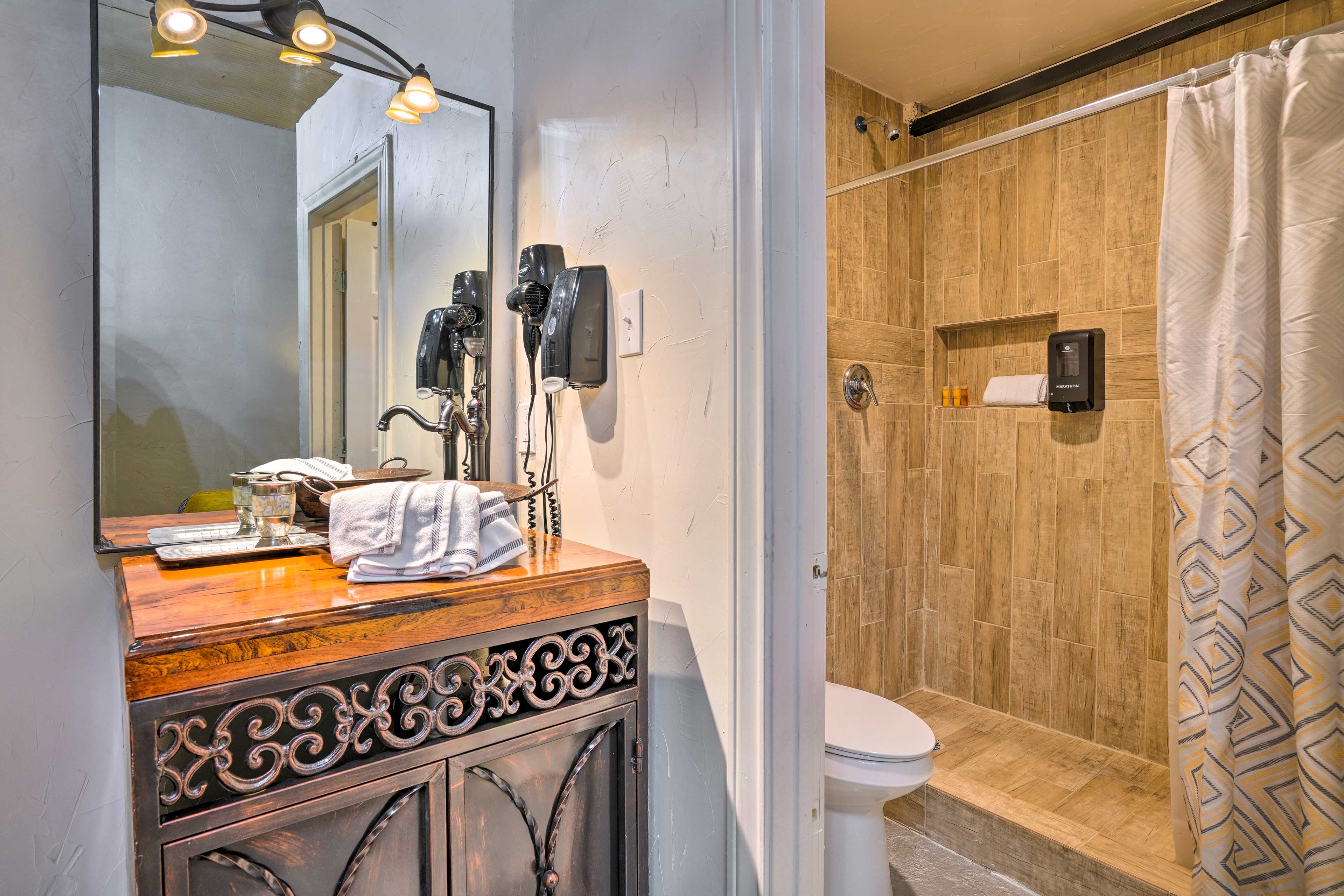 Full Bathroom | Complimentary Toiletries | Towels Provided | Hair Dryer