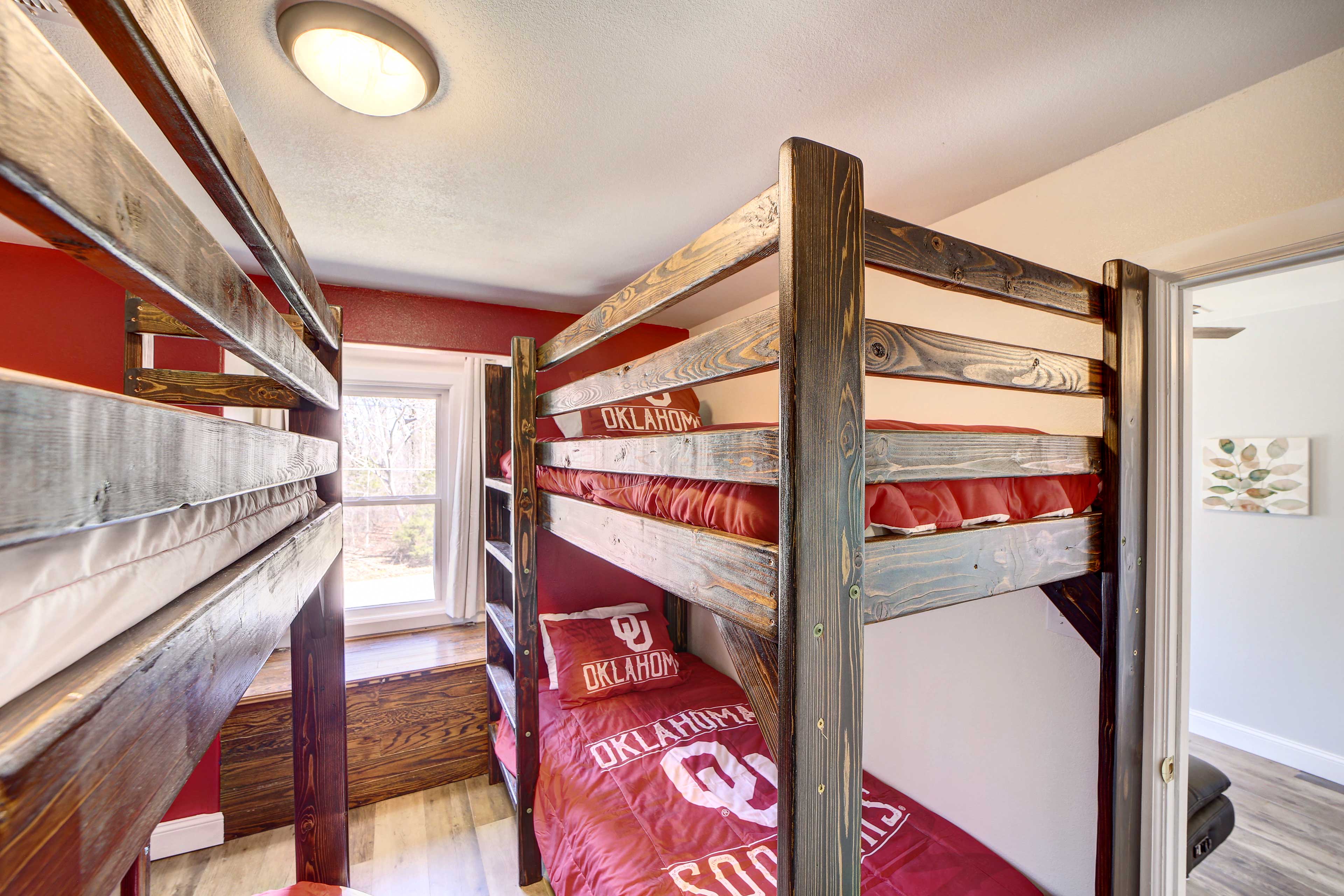 Bedroom 4 | Queen Bunk Bed | Twin XL Bunk Bed