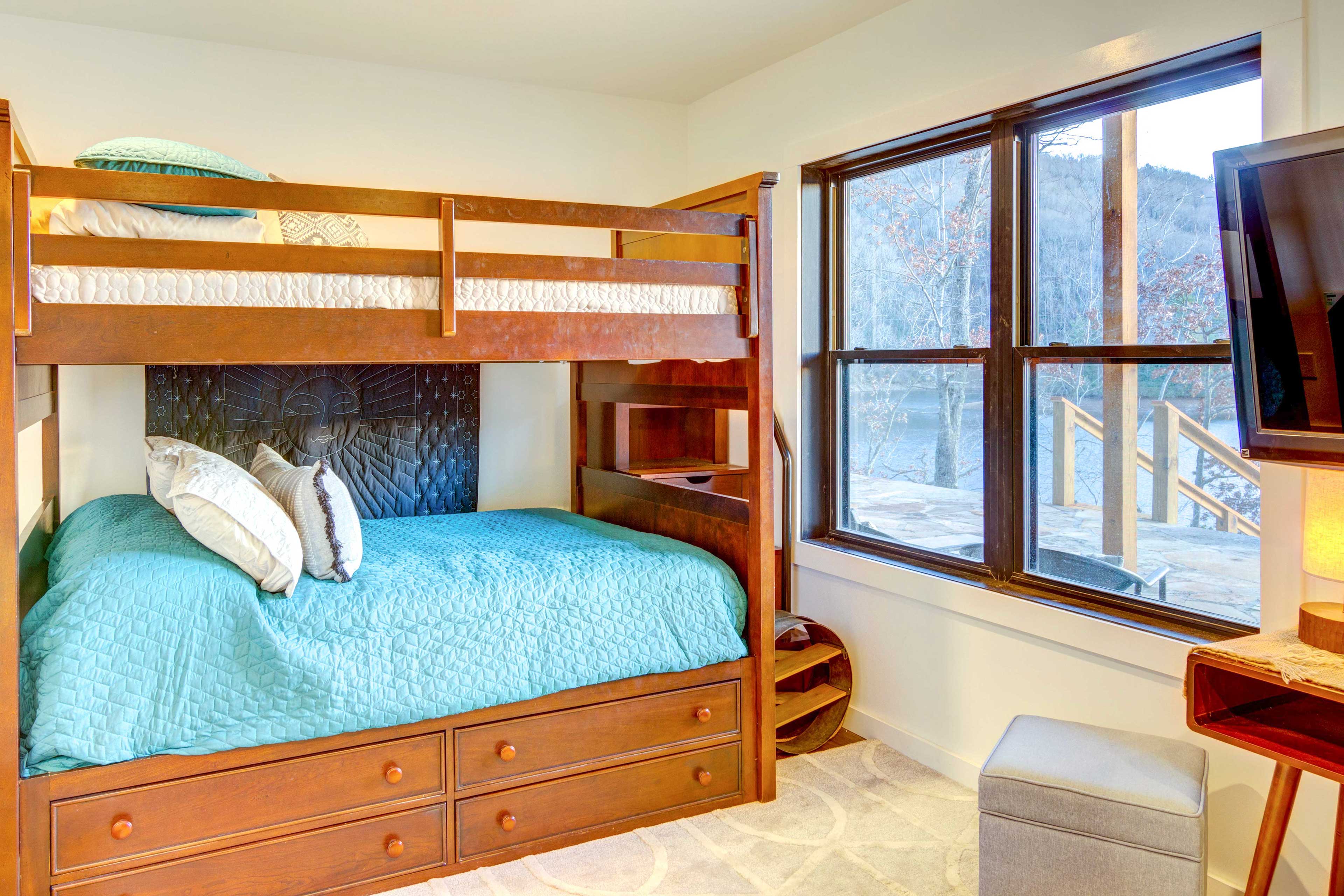 Bedroom 4 | 1st Floor | 2 Full Bunk Beds | Smart TV